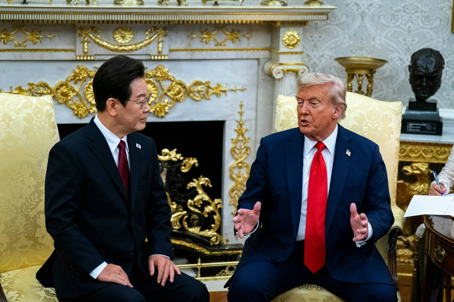 Präsident Donald Trump (r.) und sein südkoreanischer Kollege Lee Jae Myung am Montag im Weißen Haus.