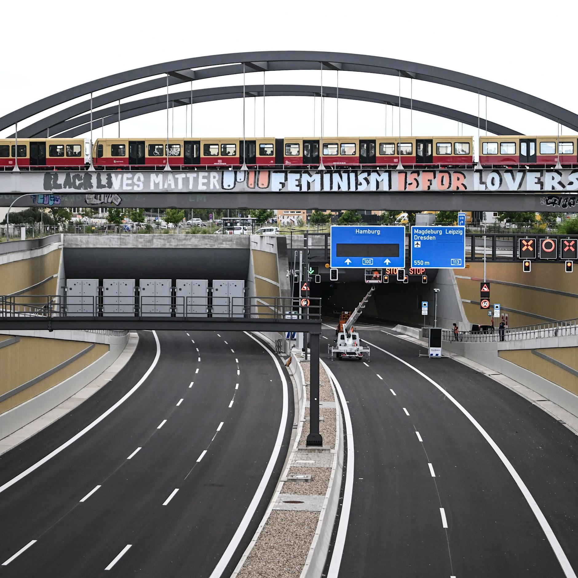 A100-Verlängerung: Heute rollen erste Autos, hier wird protestiert