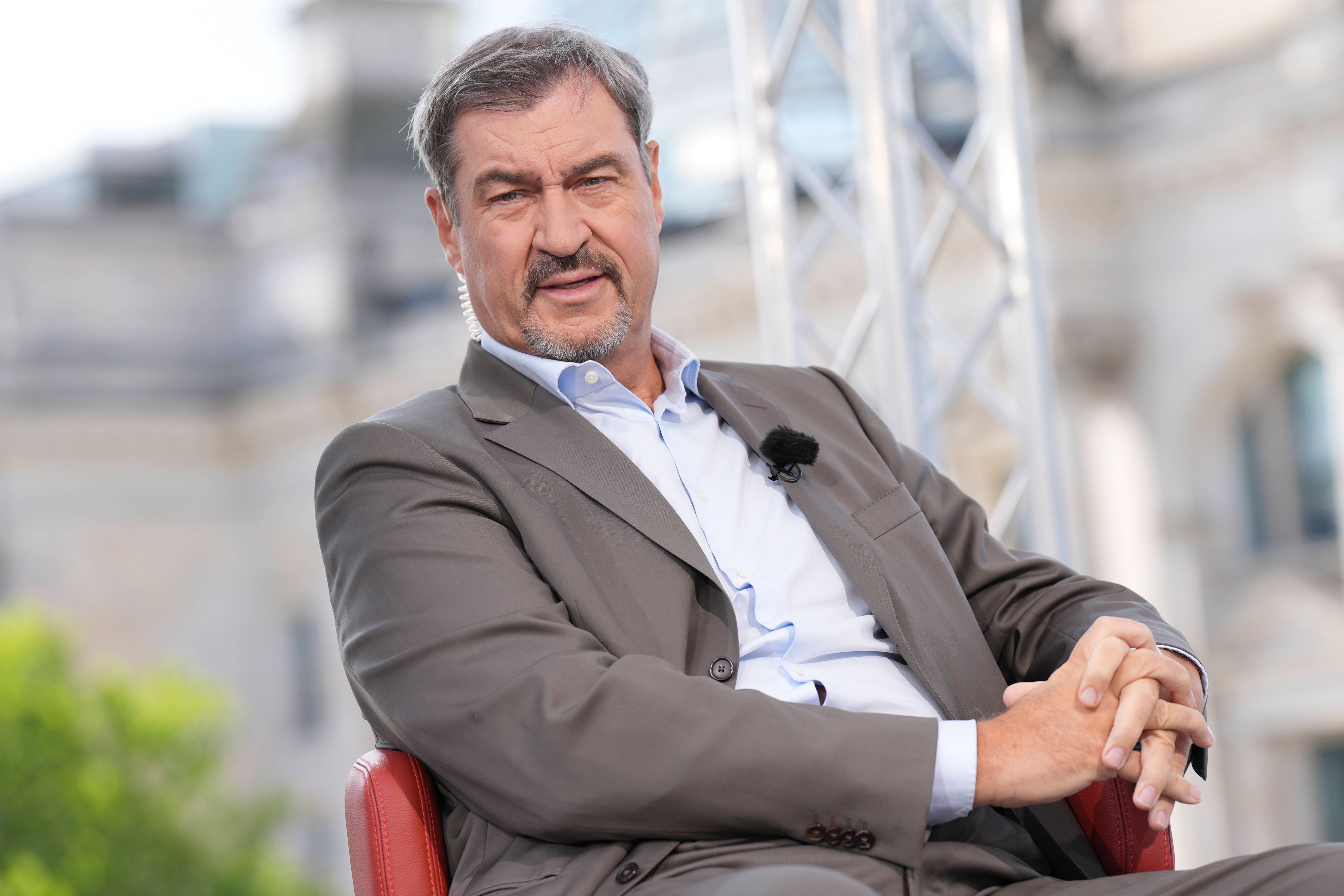 Robert Habeck wettert gegen „fetischhaftes Wurstgefresse“ von Markus Söder