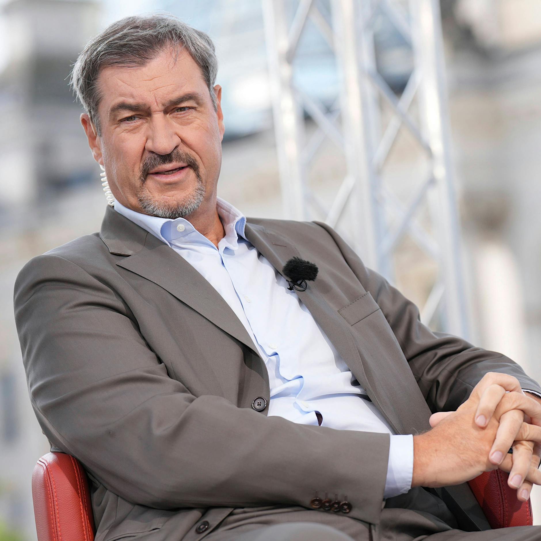 Robert Habeck wettert gegen „fetischhaftes Wurstgefresse“ von Markus Söder