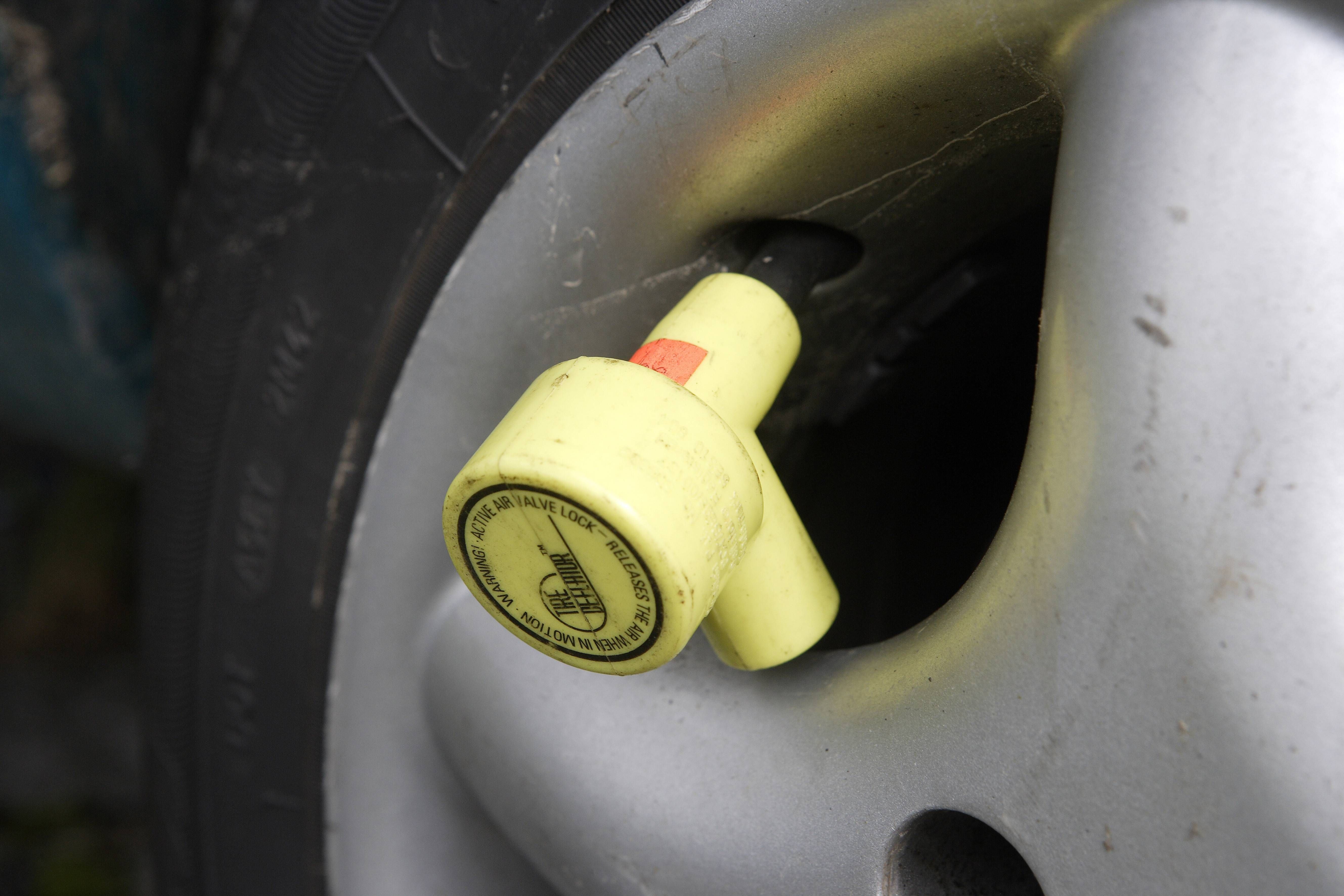 Image - Platte Reifen für Schuldner: Zittau setzt auf Ventilwächter