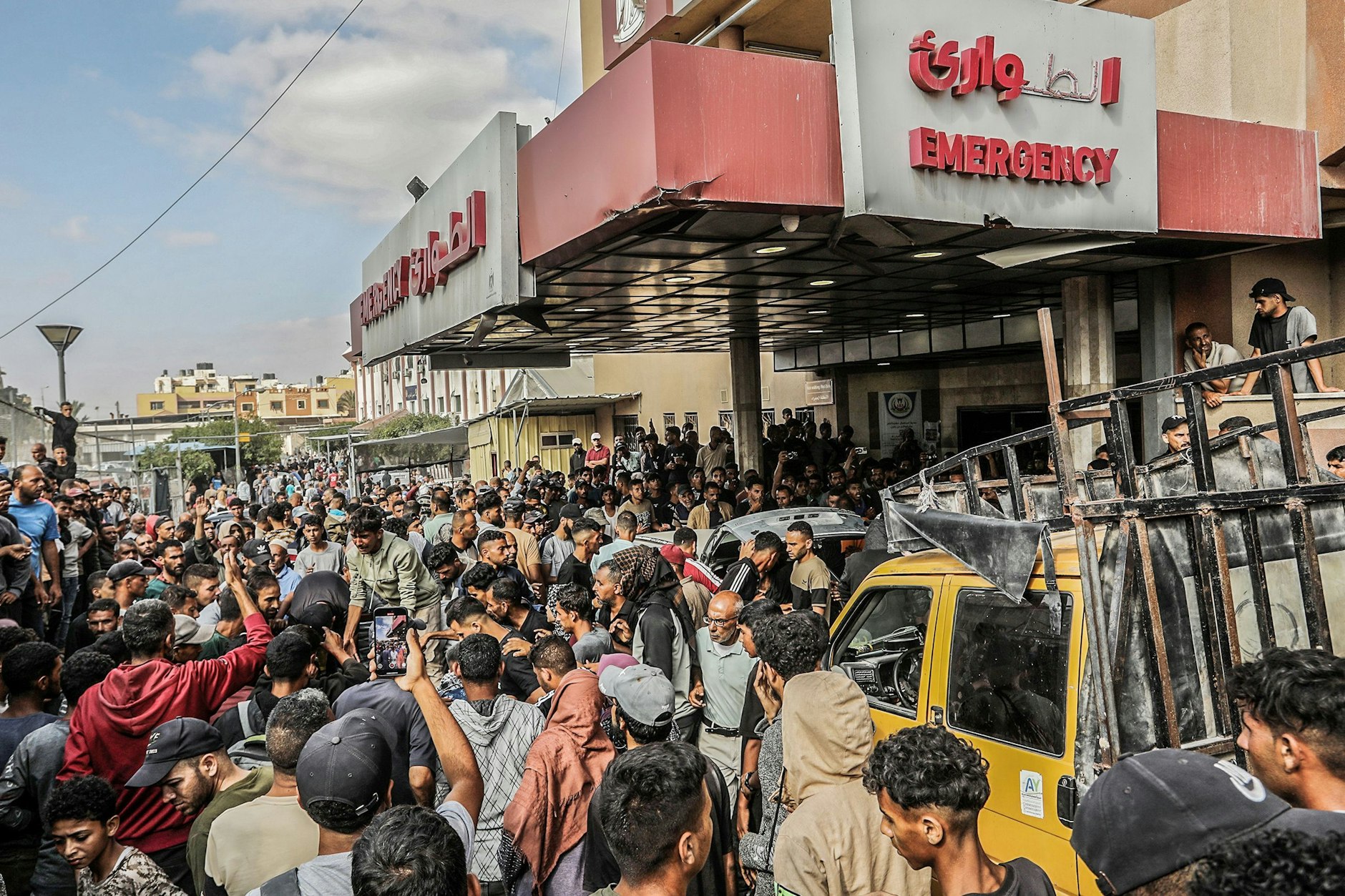 Chan Junis: Palästinenser, die bei einem israelischen Angriff im Juni verwundet wurden, werden in das Nasser-Krankenhaus im südlichen Gazastreifen eingeliefert.
