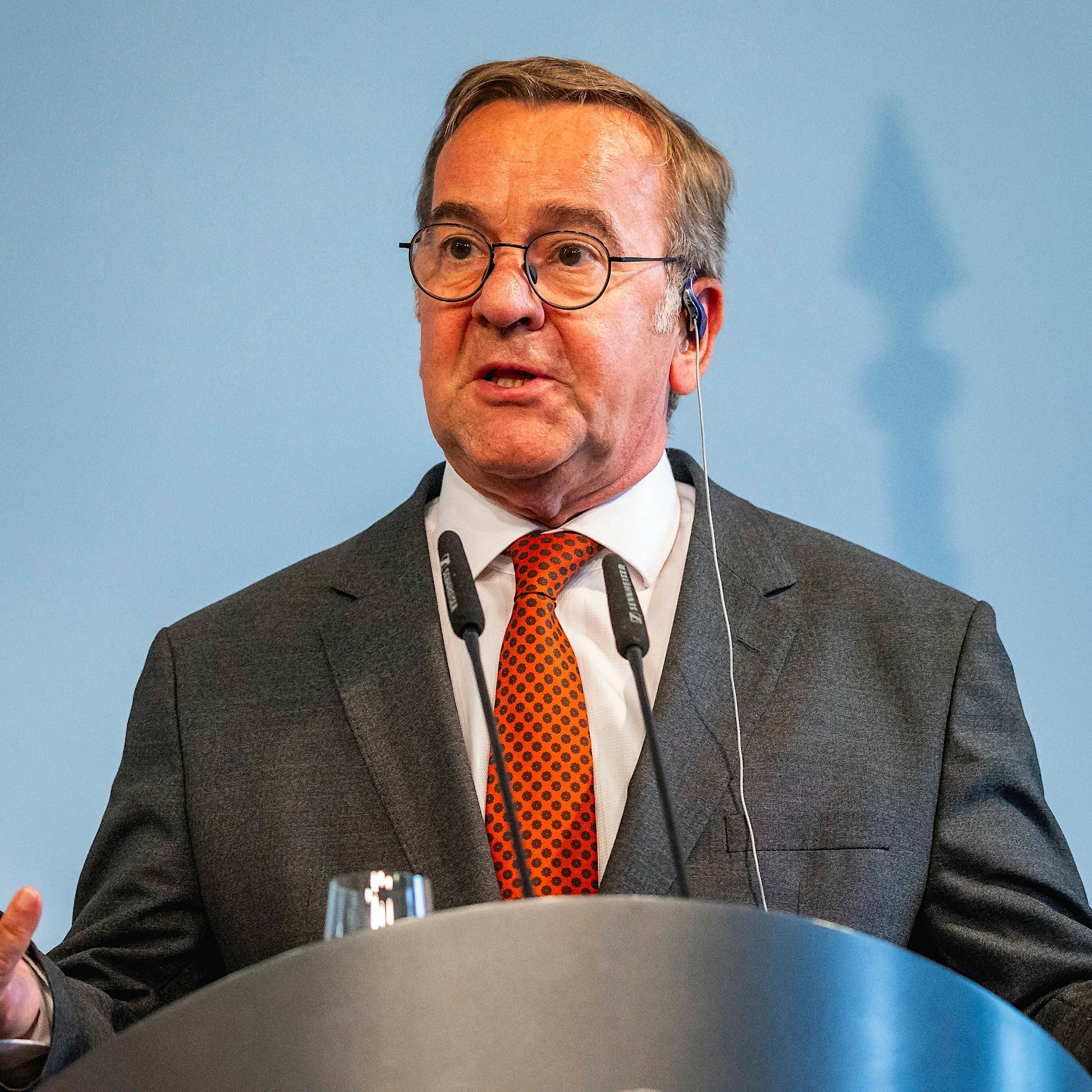 Russische Drohnen überwachen Nachschub-Routen in Ostdeutschland – Pistorius reagiert