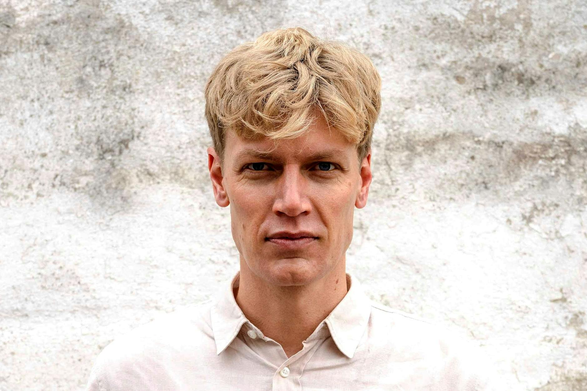 Wohnhaft in Berlin: der Autor Christian Mitzenmacher, der mit „Knallkrebse“ sein Debüt vorlegt.