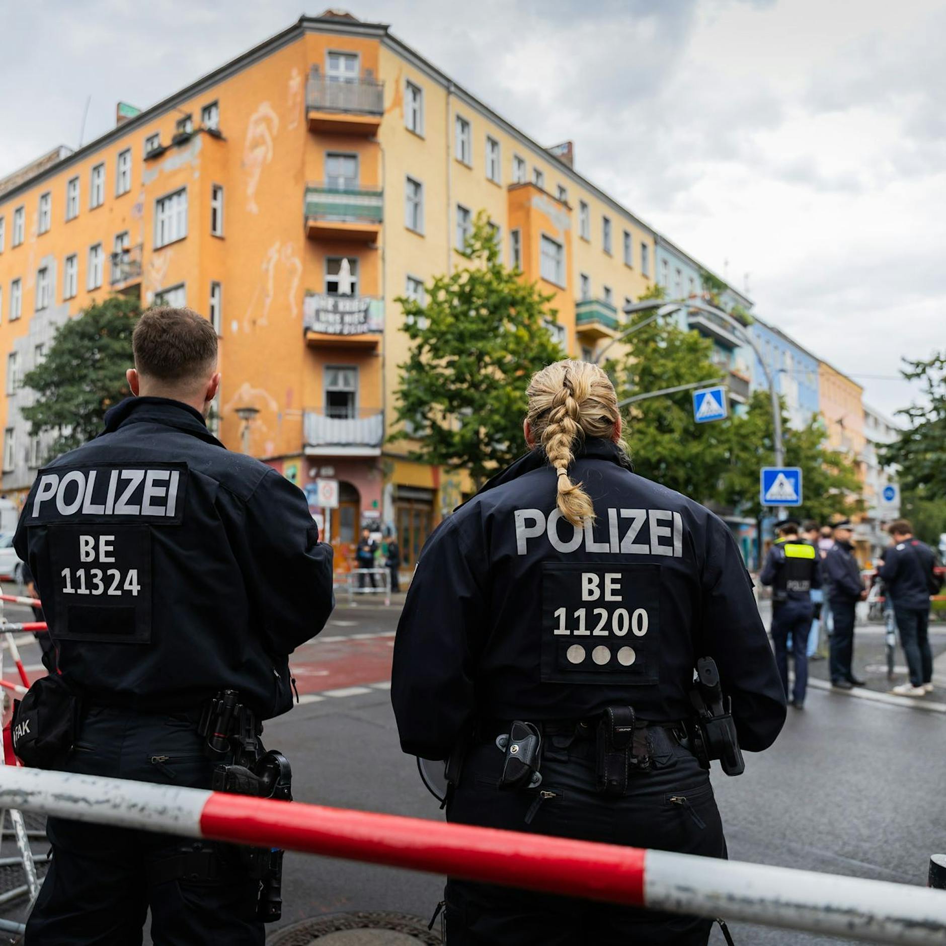 Rigaer Straße: Die Polizei-Razzia, die eine Streicheleinheit war