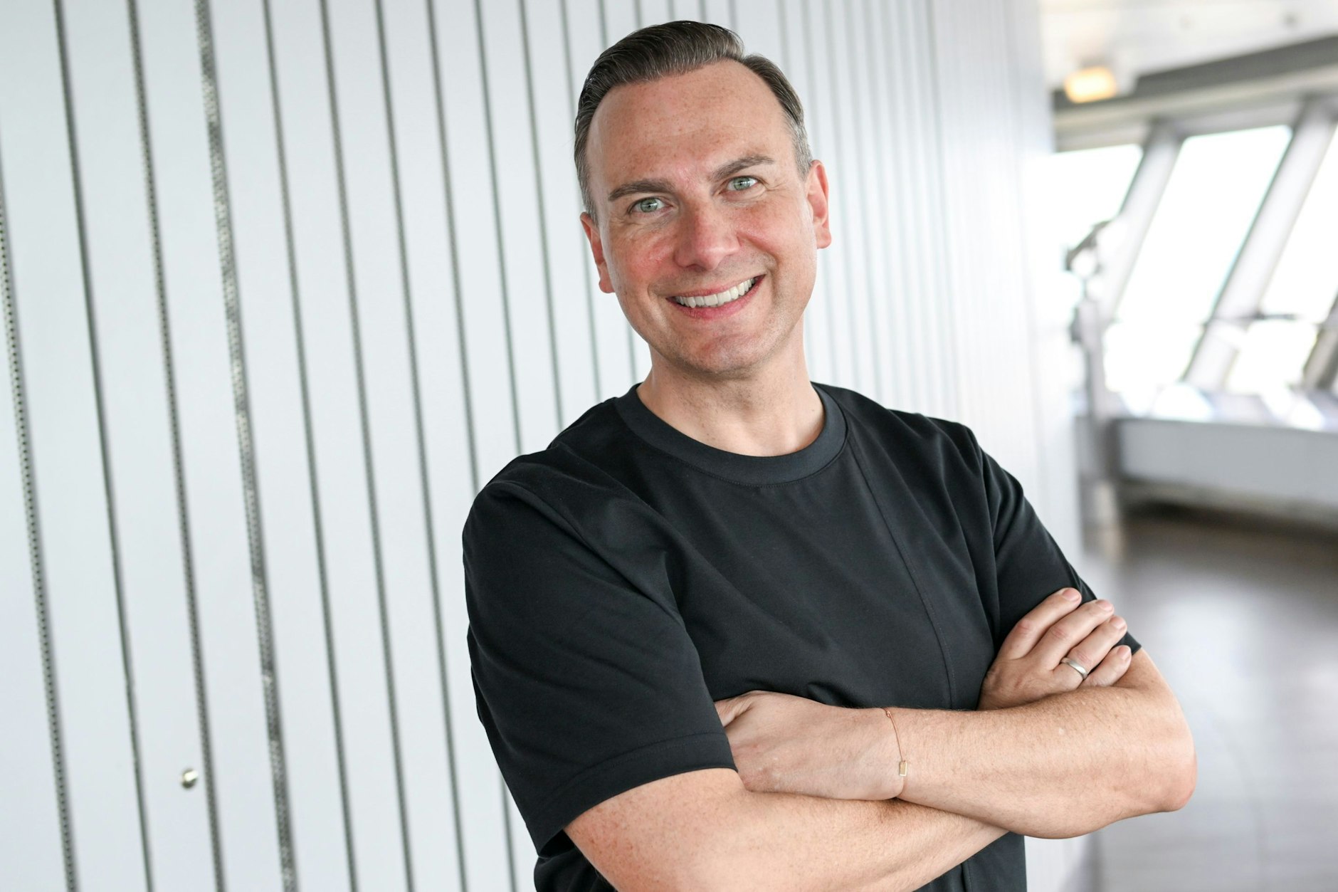 In der Welt der Sneaker angekommen: Hat sich Tim Raue bei seinem neuen Projekt etwa verwürzt?