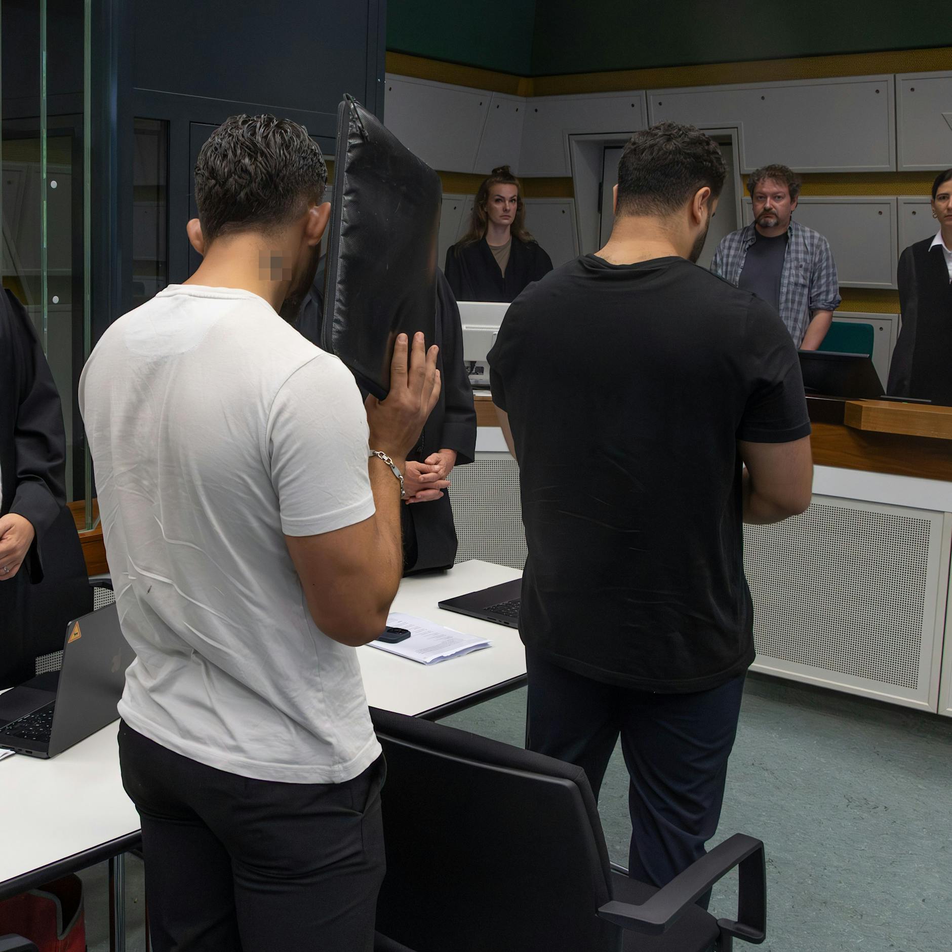 Nicht Liebe, sondern Hiebe! Statt „lisa44“ lauerten Räuber am Treffpunkt