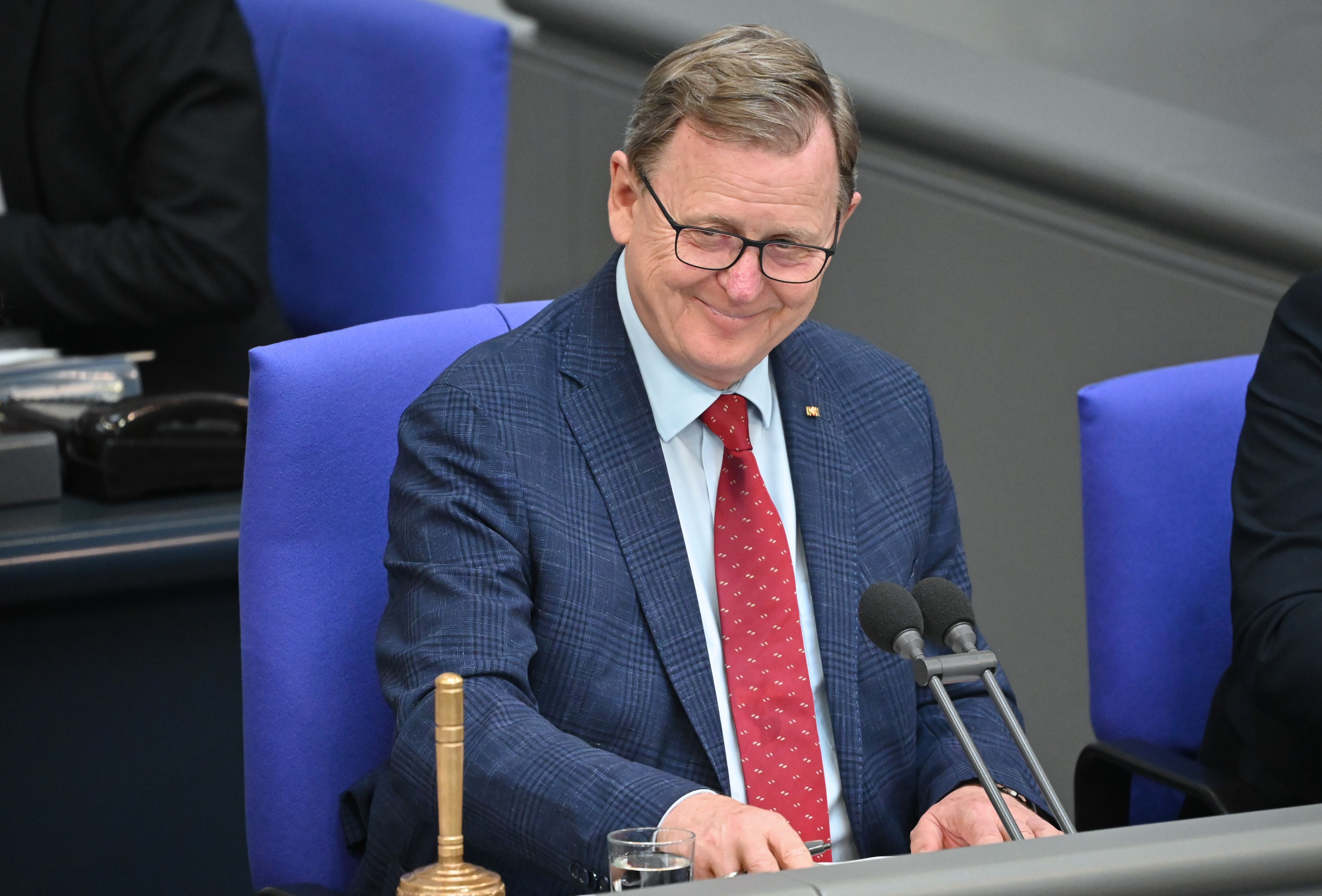 Image - Bundestagsvizepräsident will neue Nationalhymne, neue Nationalflagge