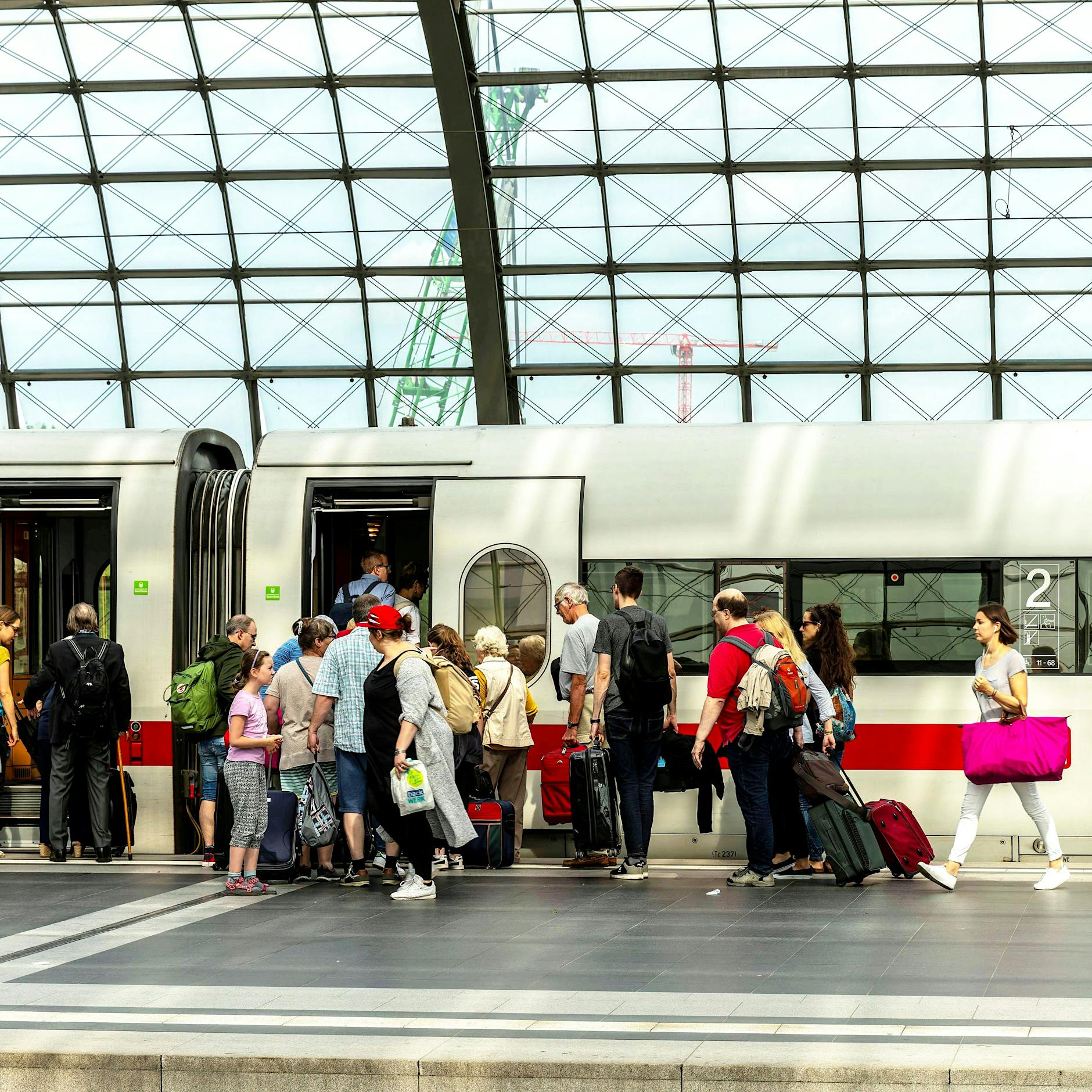 Bitter für Pendler: Drei Monate Zugchaos zwischen Berlin und Halle!