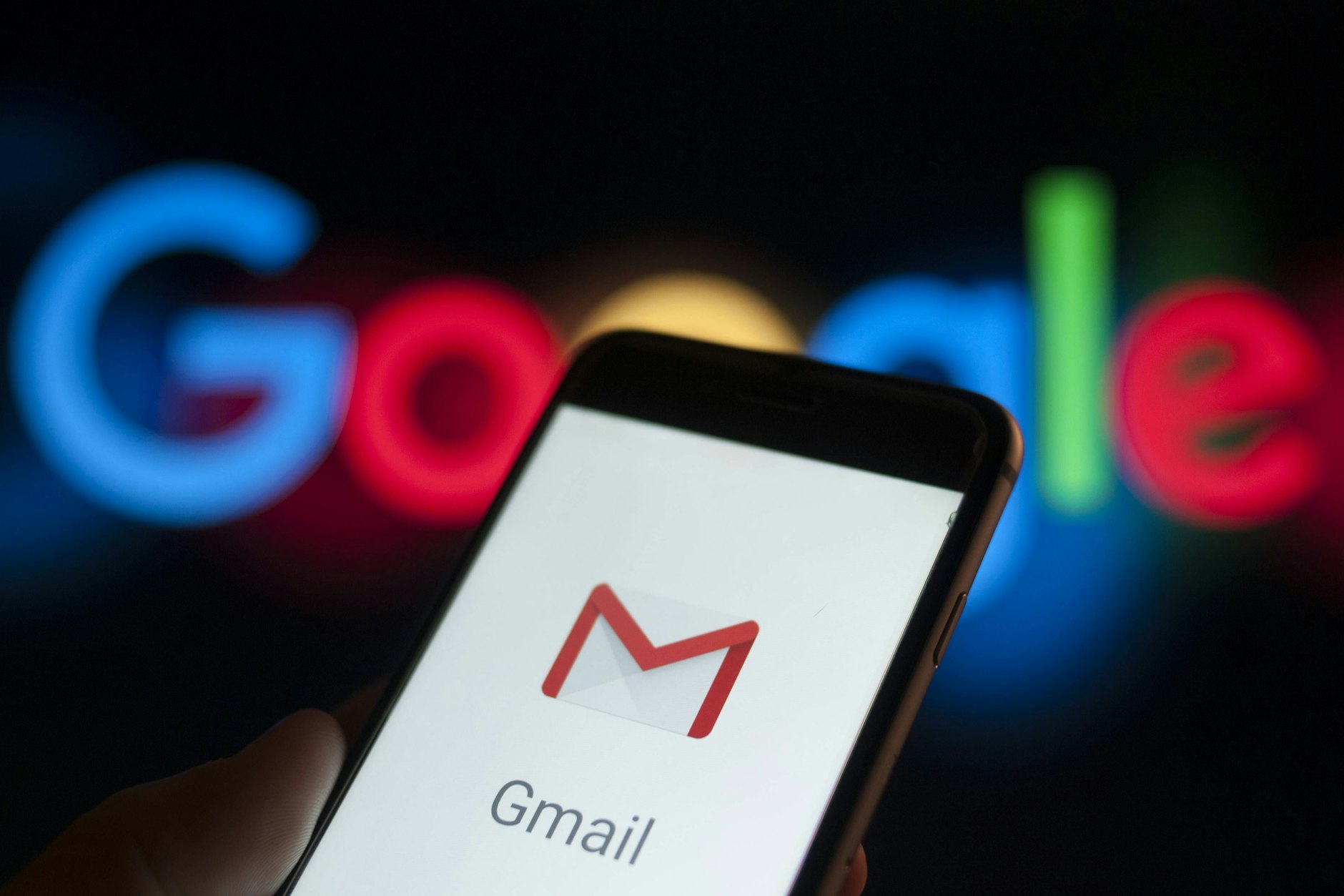 Nach mehreren Hackerangriffen fordert Google seine Nutzer zur Änderung der Passwörter bei Gmail auf.
