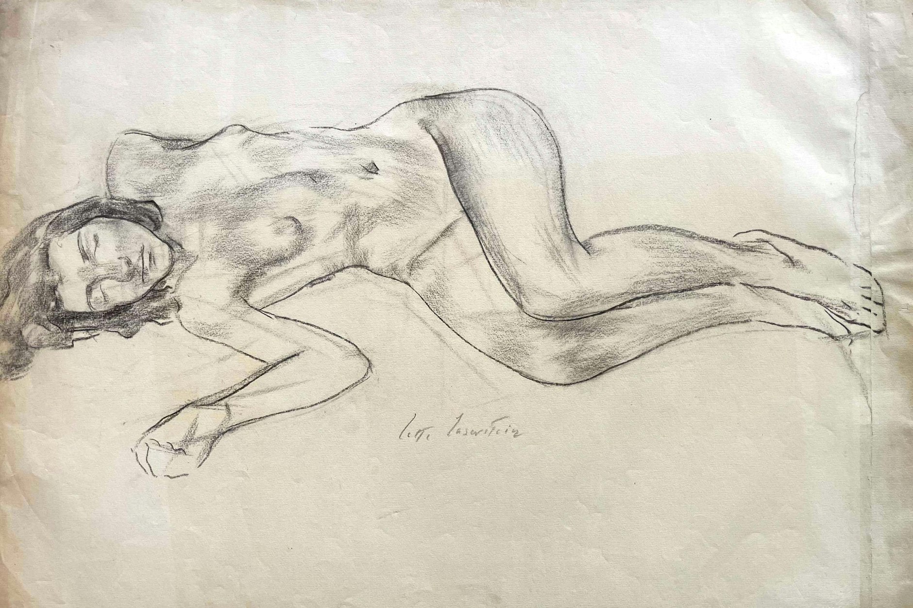 „Ruhendes Aktmodell, auf dem Rücken liegend“ (Studie), 1920er-Jahre, Kohle auf Papier