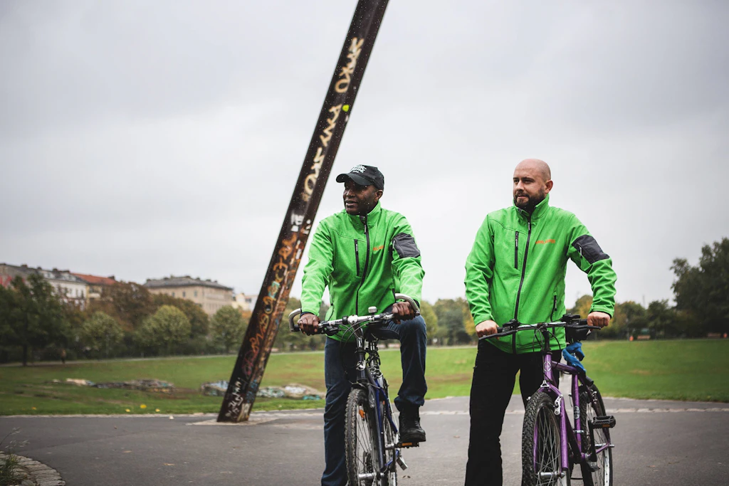Aus für Parkläufer: Berliner Bezirke warnen vor mehr Müll und Gewalt!