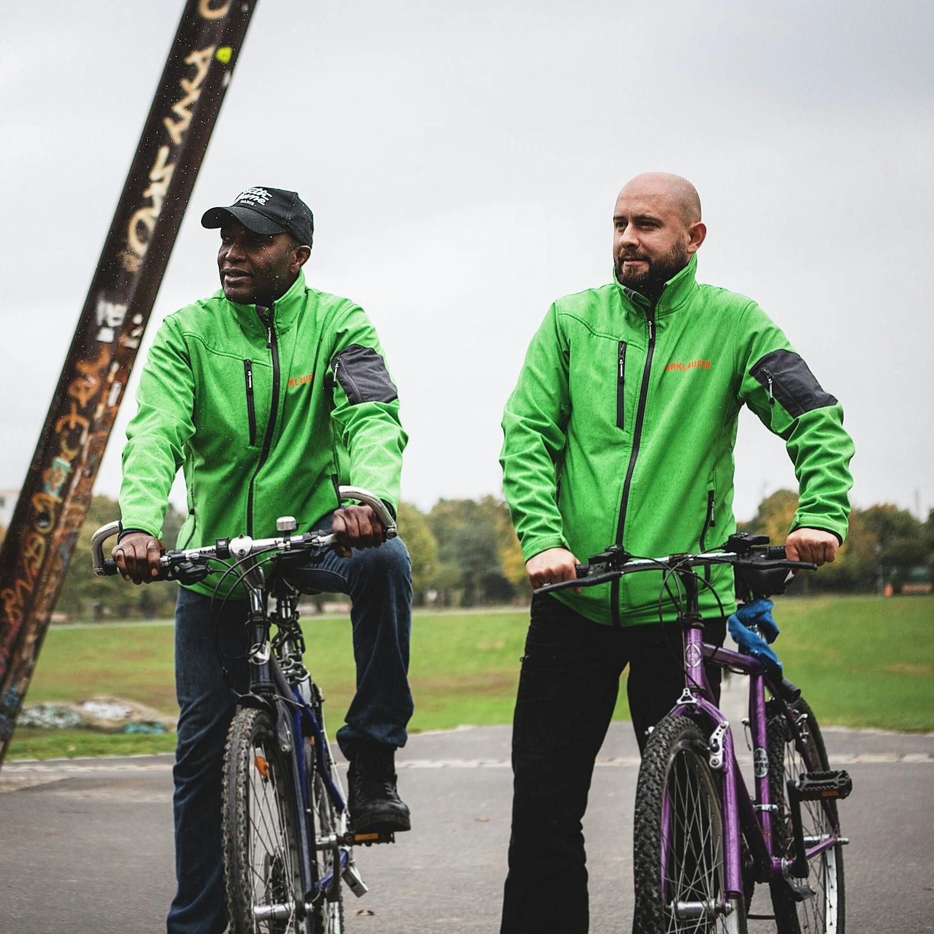 Aus für Parkläufer: Berliner Bezirke warnen vor mehr Müll und Gewalt!