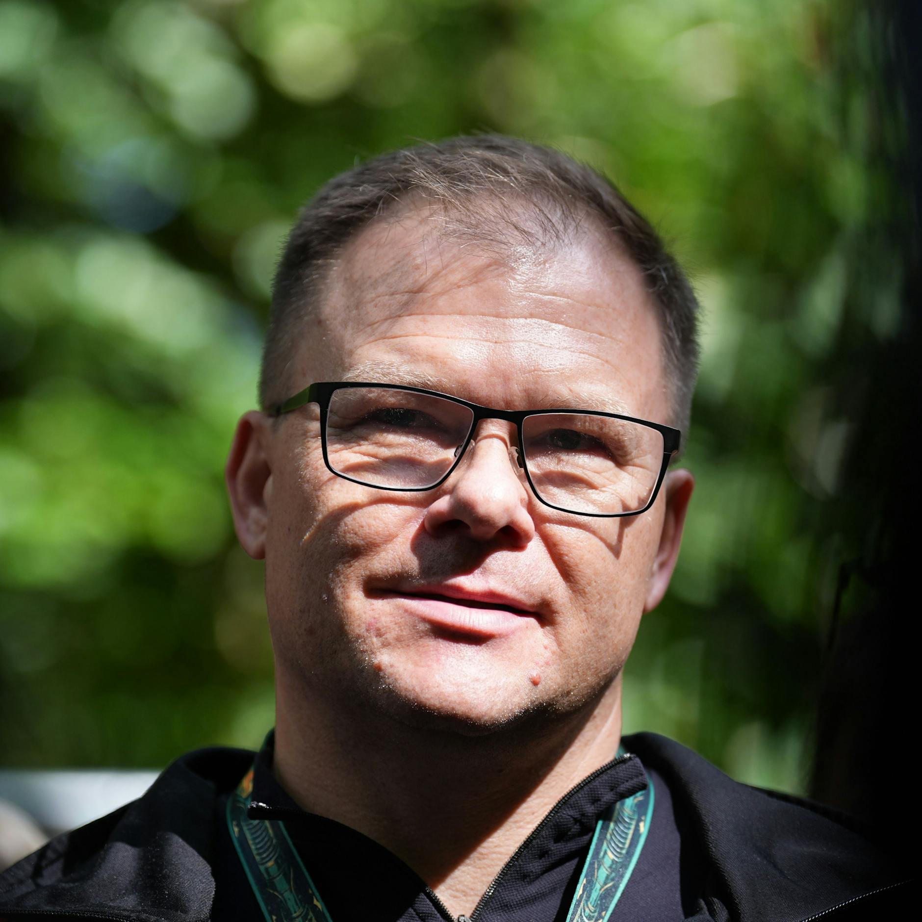 Image - Haar-Transplantation: SPD-Bundesminister Carsten Schneider: unterzieht sich Beauty-Eingriff