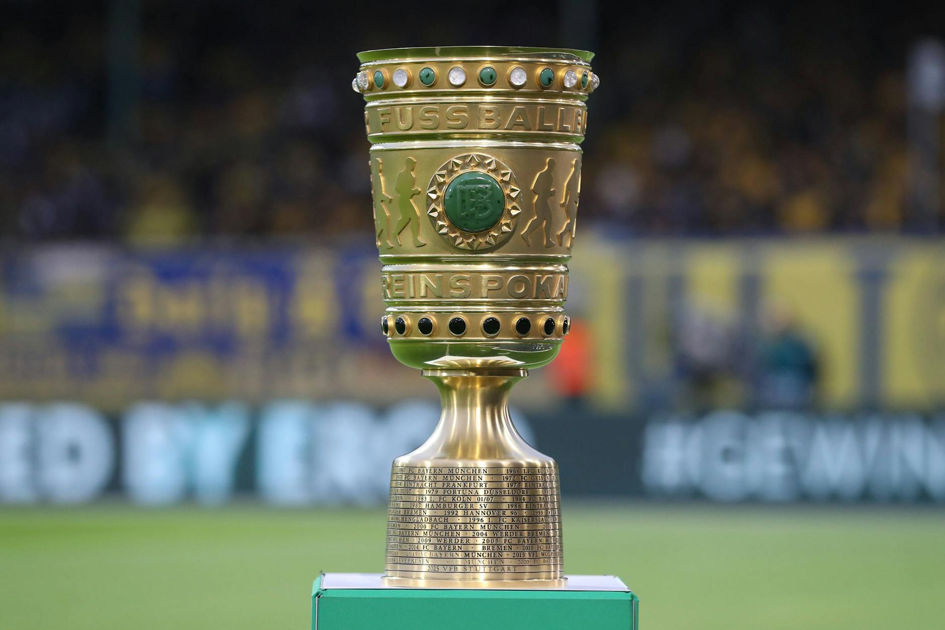 Wie nah kommt der 1. FC Union Berlin dem DFB-Pokal in dieser Saison? Nur allzu gerne würden die Köpenicker im Mai nächsten Jahres um die begehrte Trophäe spielen.