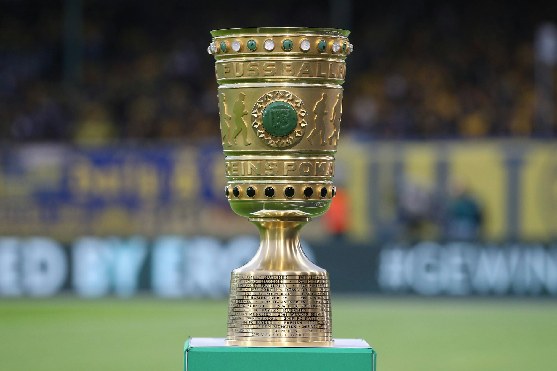Wie nah kommt der 1. FC Union Berlin dem DFB-Pokal in dieser Saison? Nur allzu gerne würden die Köpenicker im Mai nächsten Jahres um die begehrte Trophäe spielen.