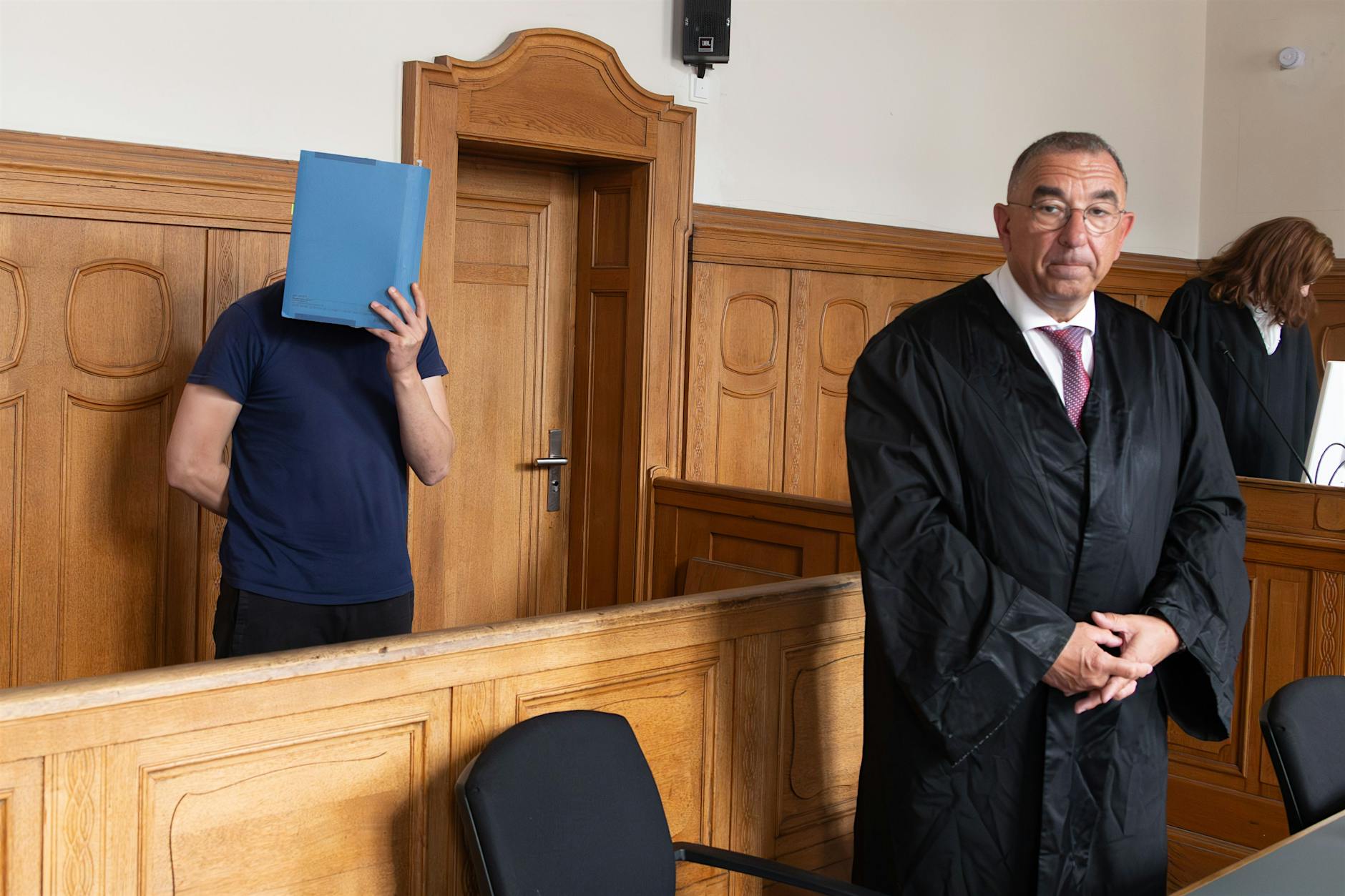 Mit Quassel-Trick: Casablanca-Mann klaut Autofahrer Luxusuhr