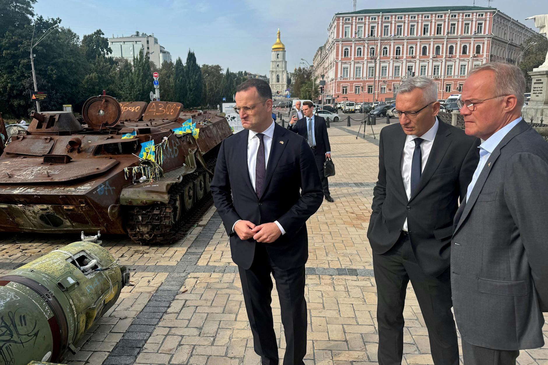 Fraktionschef der Union, Jens Spahn, und sein SPD-Amtskollege Matthias Miersch werden in der ukrainischen Hauptstadt vom deutschen Botschafter Martin Jäger begleitet.