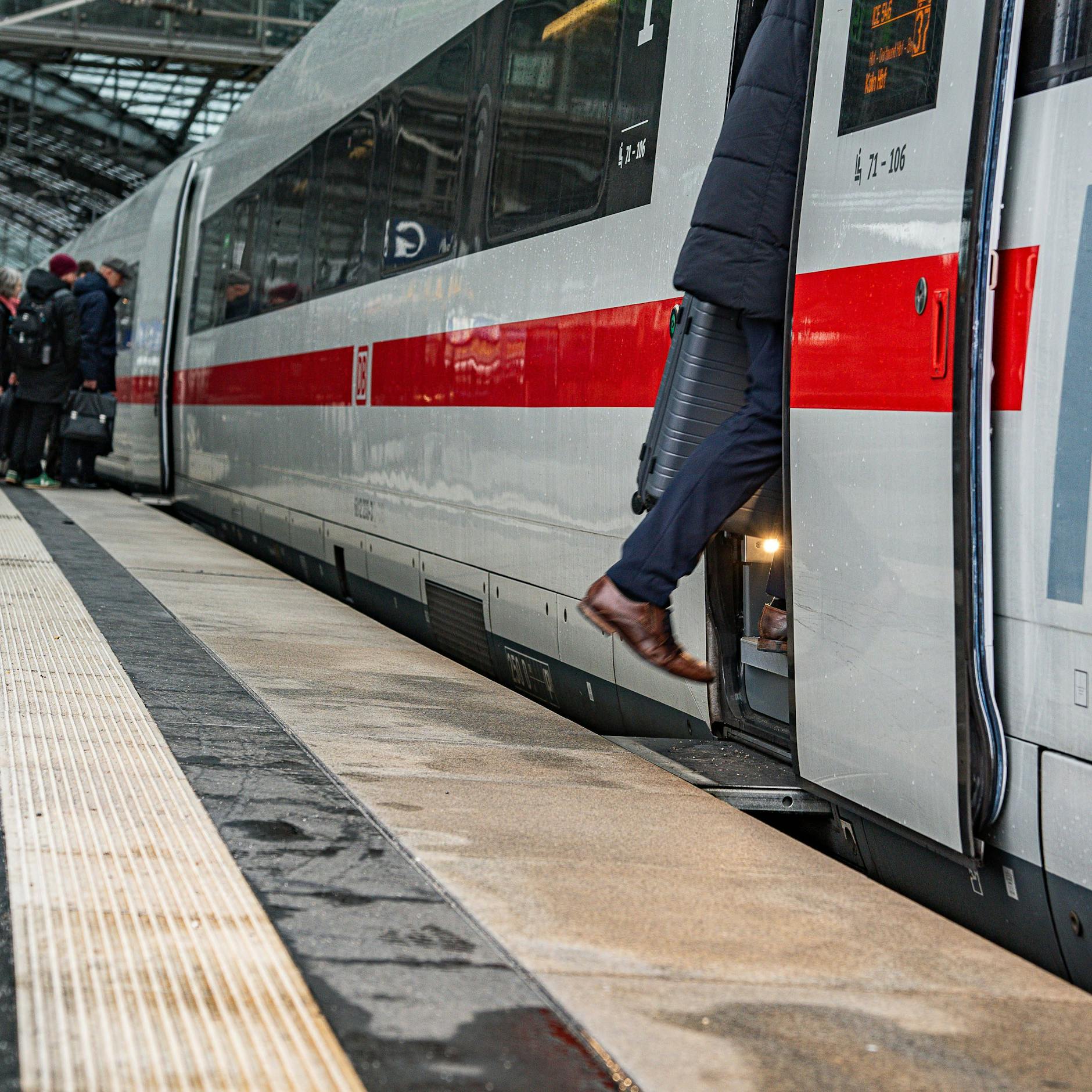 Image - Deutsche Bahn wirft Fahrgäste aus ICE: Um diesen als Ersatz für defekten Zug einzusetzen