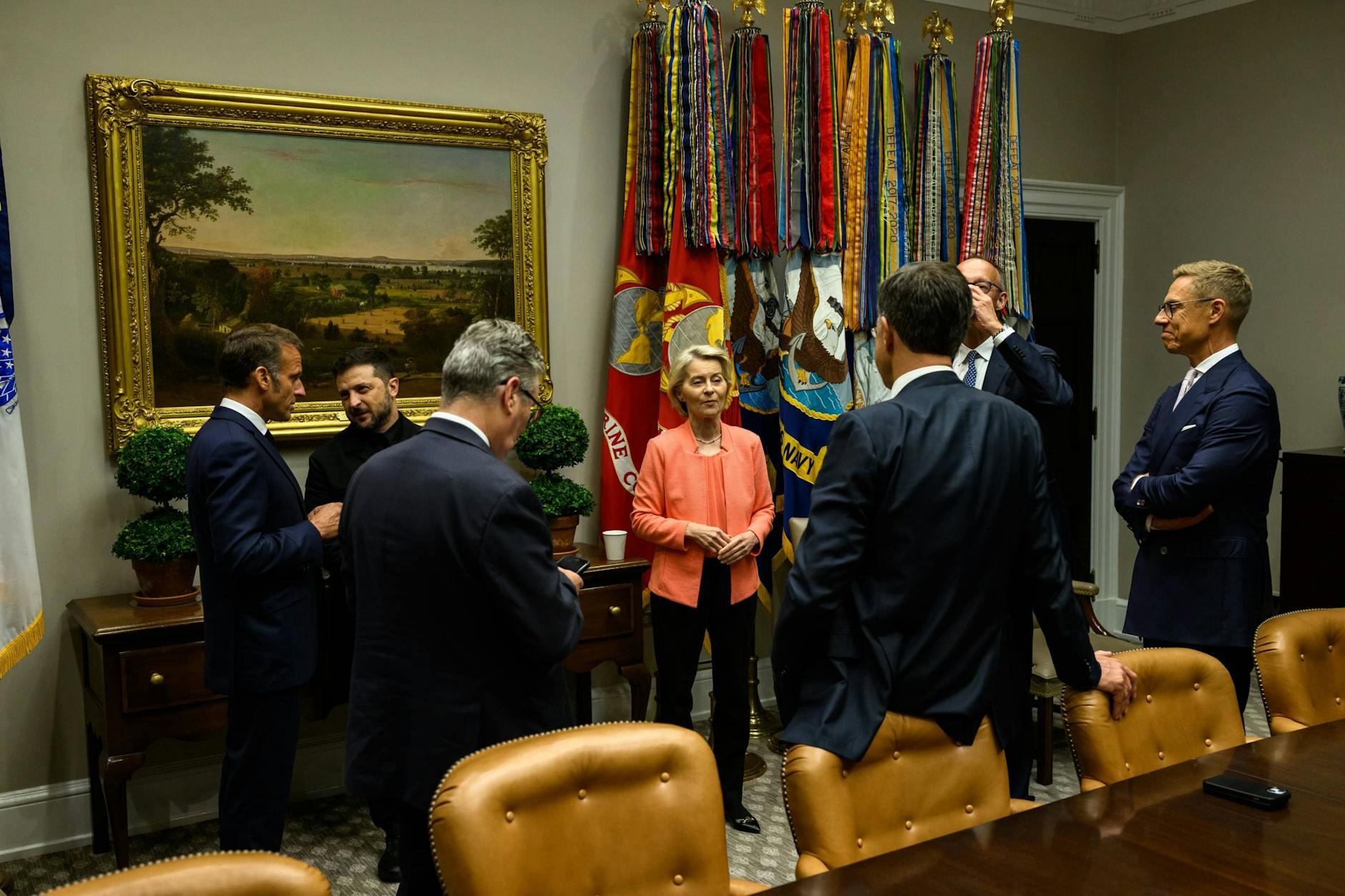 EU-Kommissionschefin Ursula von der Leyen beim Ukraine-Gipfel in Washington – mit welcher Legitimation?