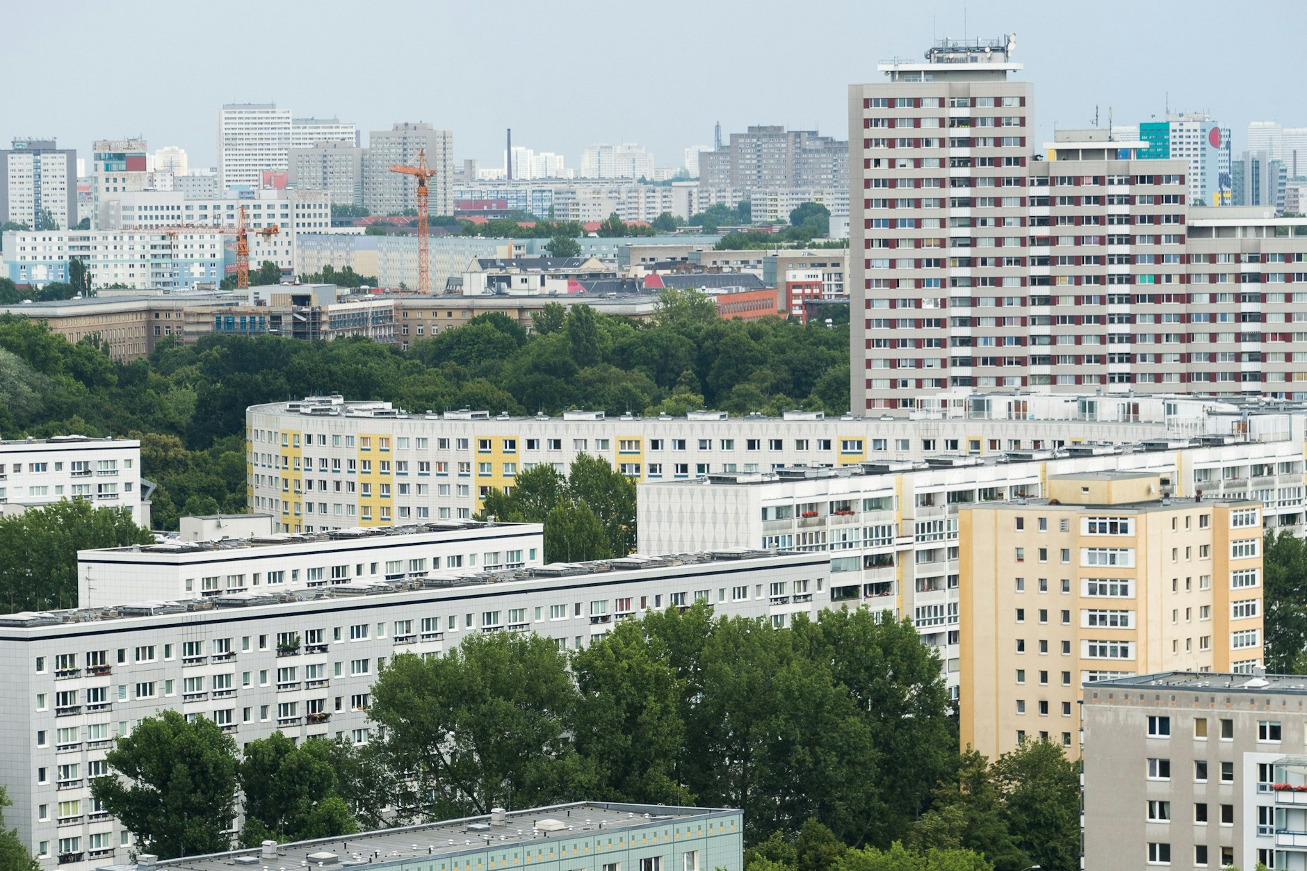 Seriell, günstig, schnell: Bauministerin Hubertz setzt auf den Modulbau. Kommt jetzt die Platte zurück?