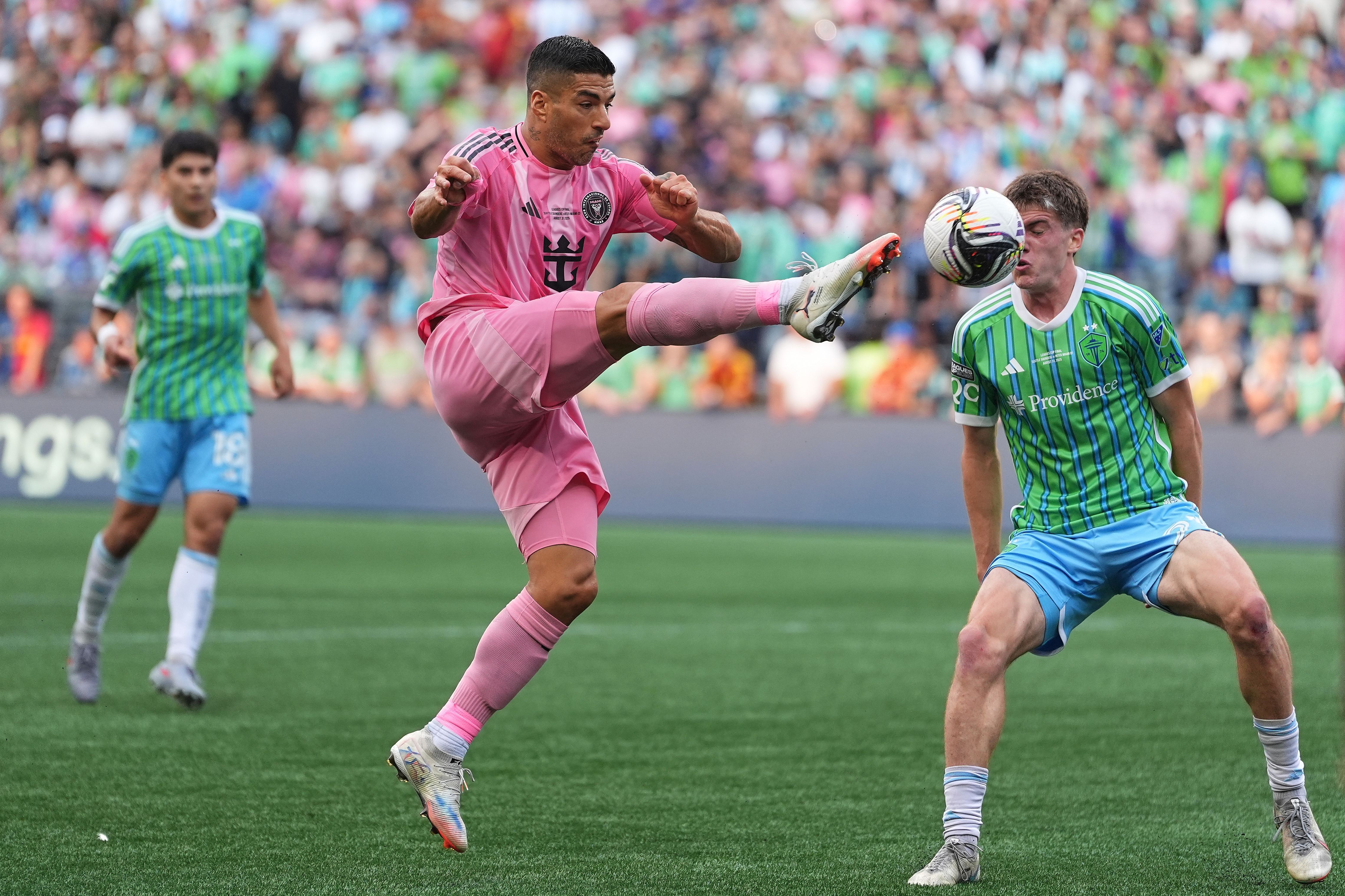 Schwerer Rückfall: Beißer Luis Suárez schlägt und spuckt nach Pleite