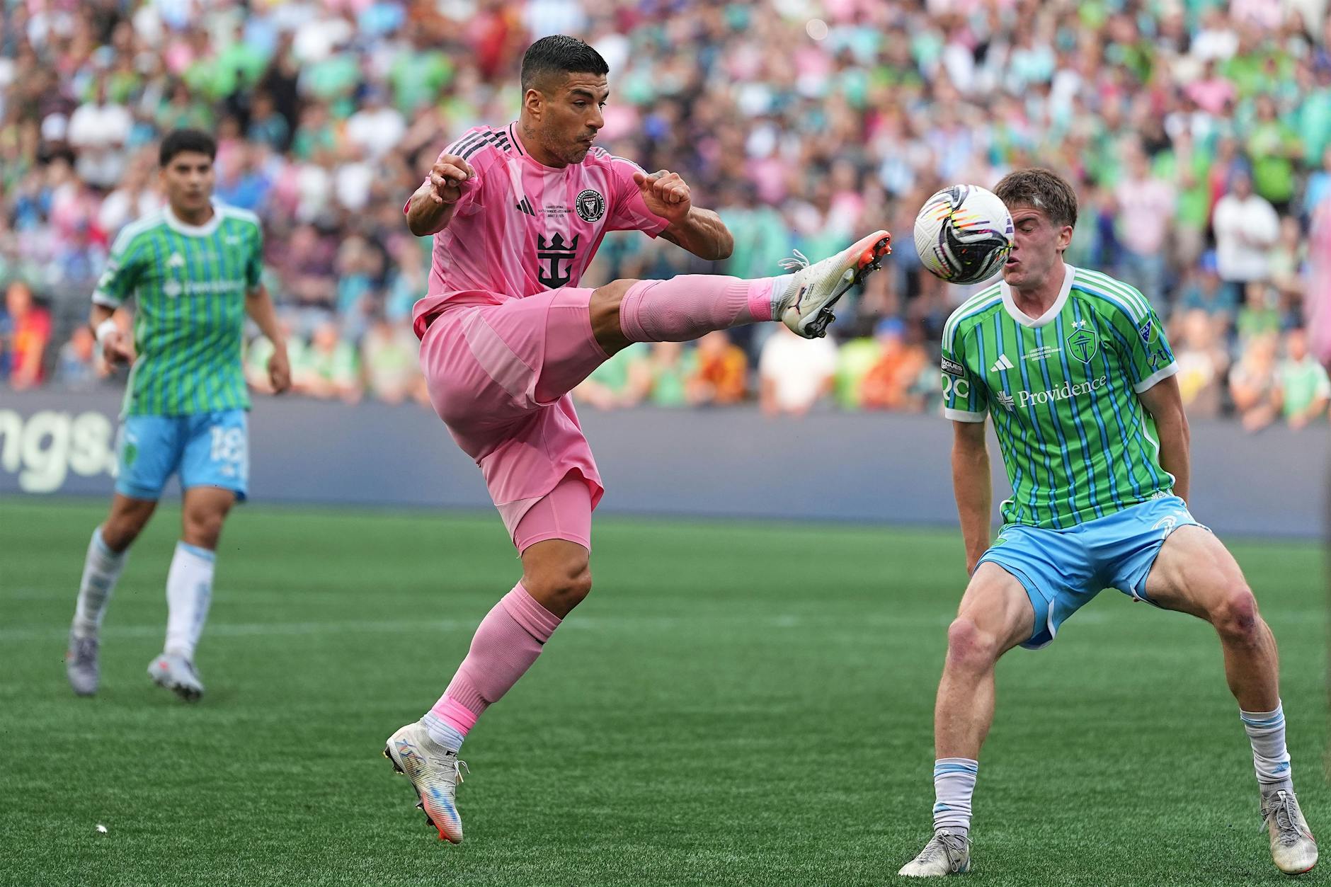 Schwerer Rückfall: Beißer Luis Suárez schlägt und spuckt nach Pleite