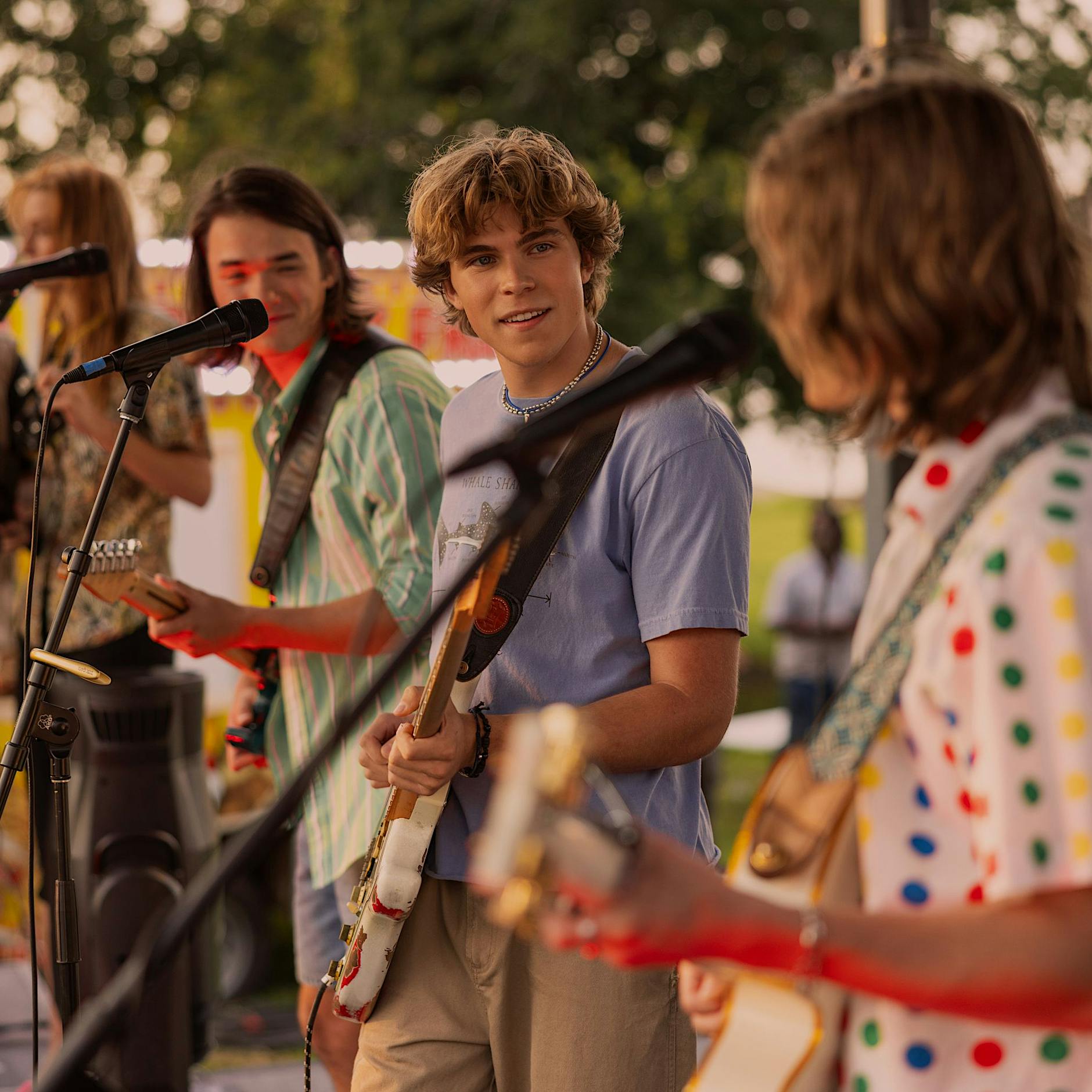 „The Runarounds“ auf Prime Video: Die Jungs sind nicht nur mit Feiern, Saufen und Nichtstun beschäftigt