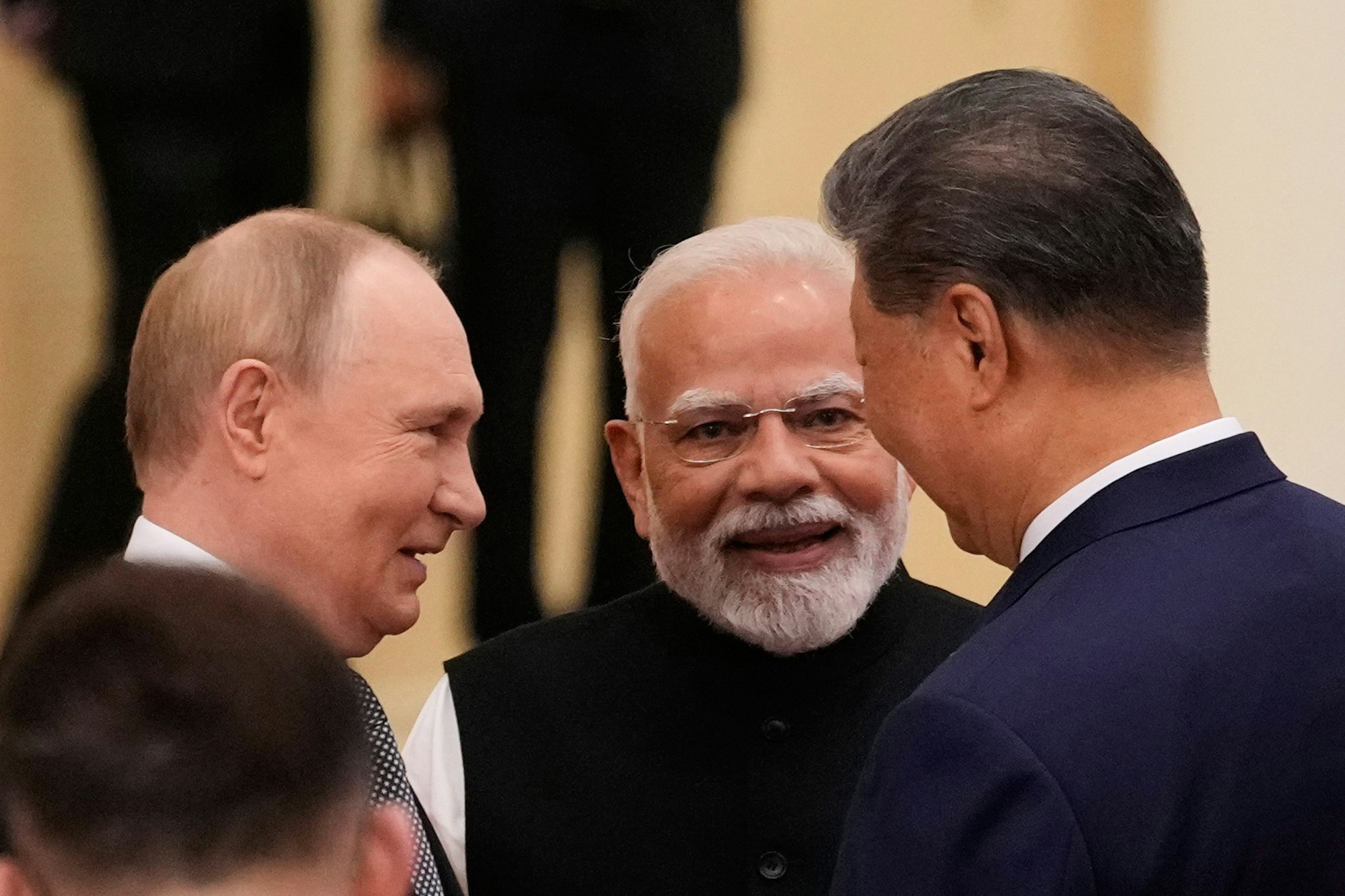 Geopolitisches Dreigestirn, bewusst in Szene gesetzt (v.l.n.r.): Der russische Präsident Wladimir Putin, der indische Premierminister Narendra Modi und der chinesische Präsident Xi Jinping vor dem Gipfeltreffen der Shanghaier Organisation für Zusammenarbeit (SCO) in Tianjin.