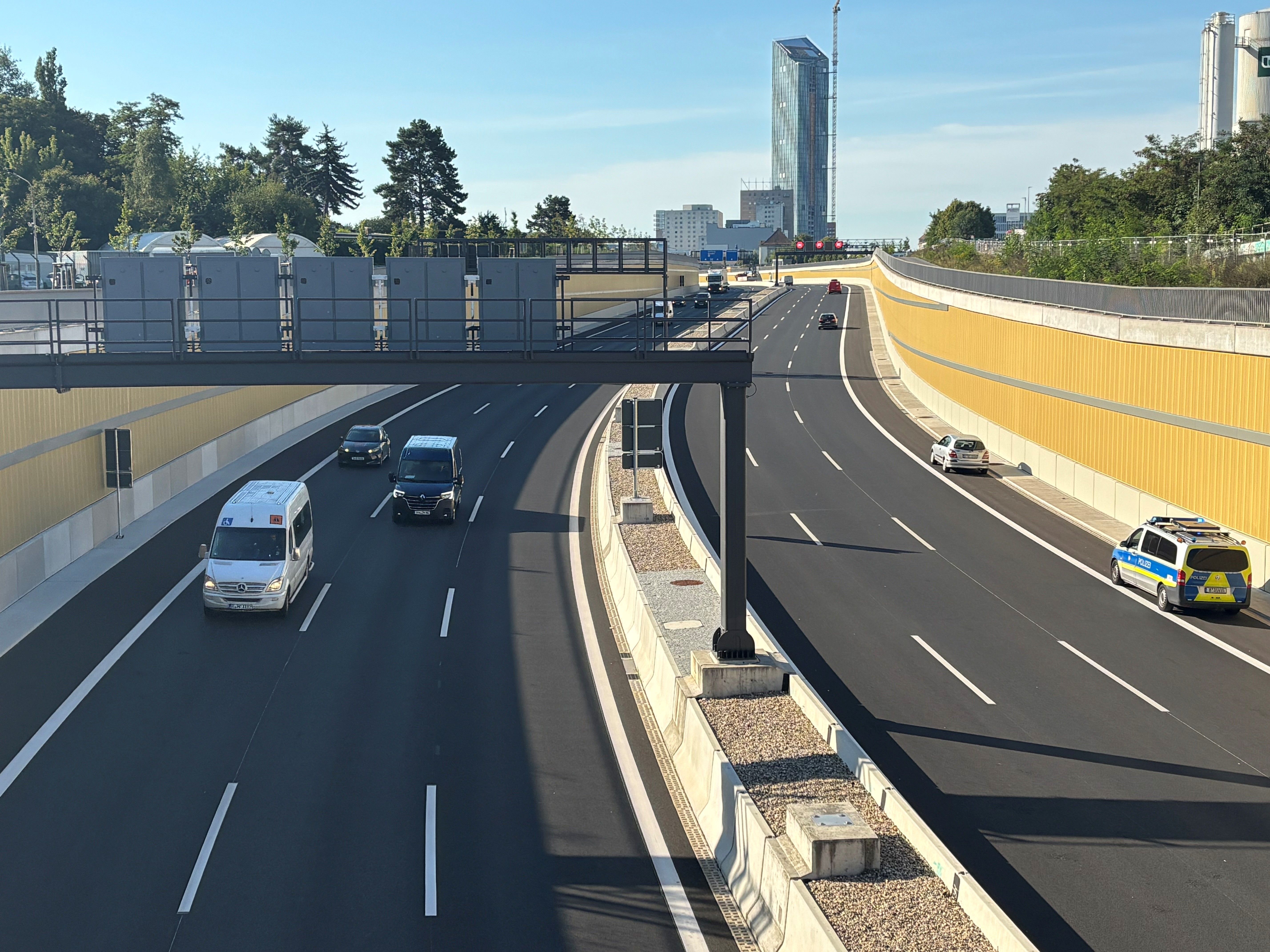 Stau und Lebensgefahr: So stressig beginnt die Woche an der neuen Autobahn A100 nach Treptow