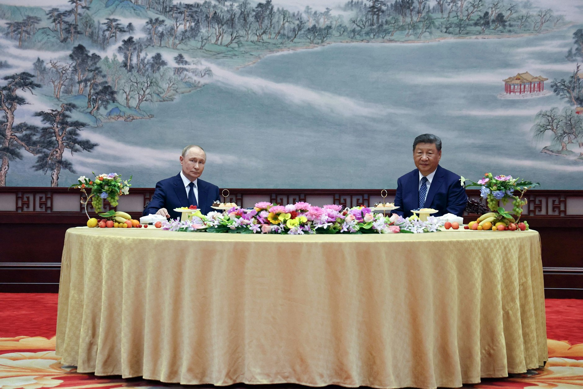Wladimir Putin und Xi Jinping bei Gesprächen in Peking