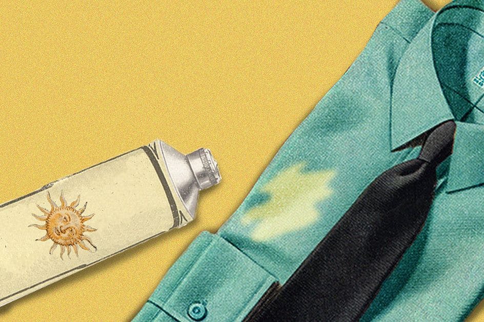 Sonnencremeflecken auf der Kleidung sollten schnellstmöglich per Hand entfernt werden.