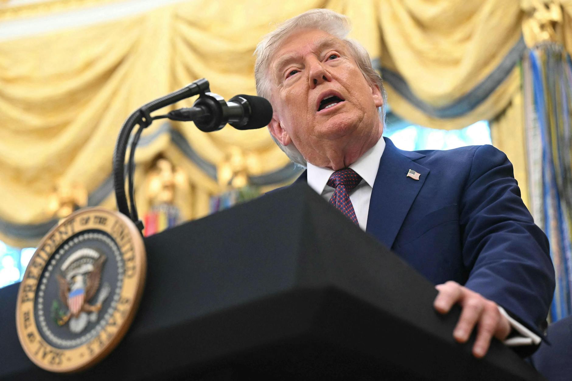 US-Präsident Donald Trump trat heute wieder im Oval Office des Weißen Hauses auf.