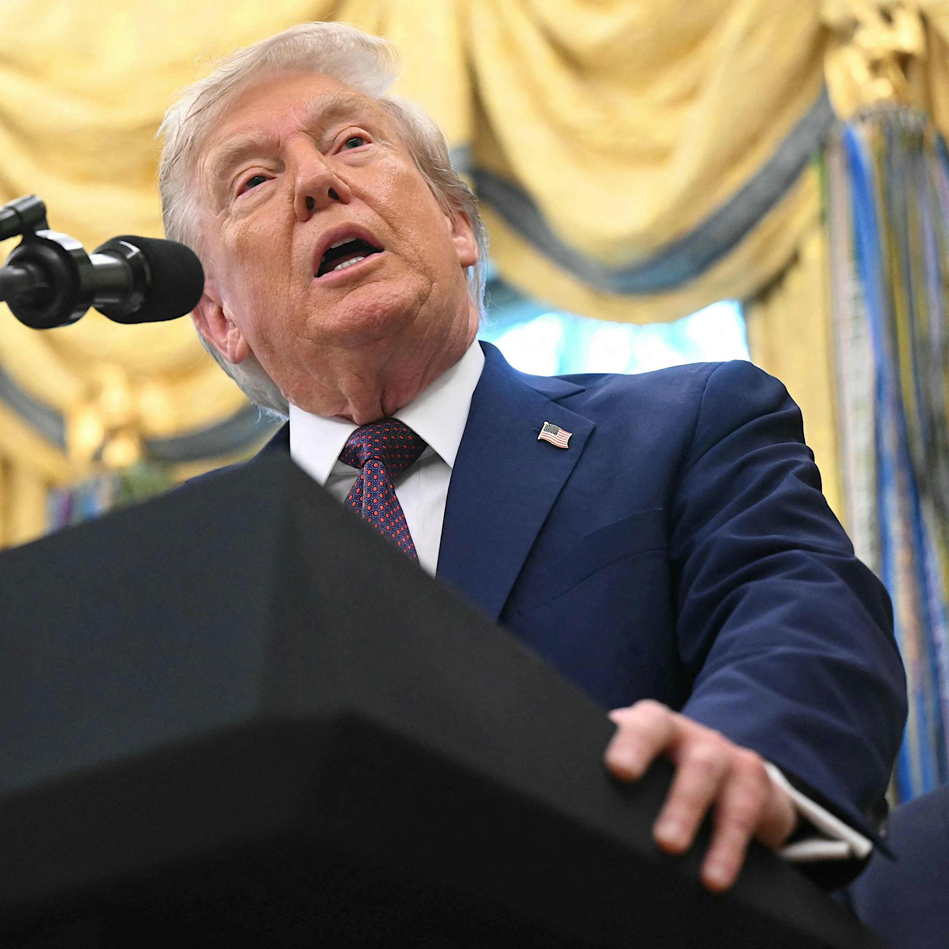 Donald Trump reagiert auf „Trump is Dead“-Trend in sozialen Medien