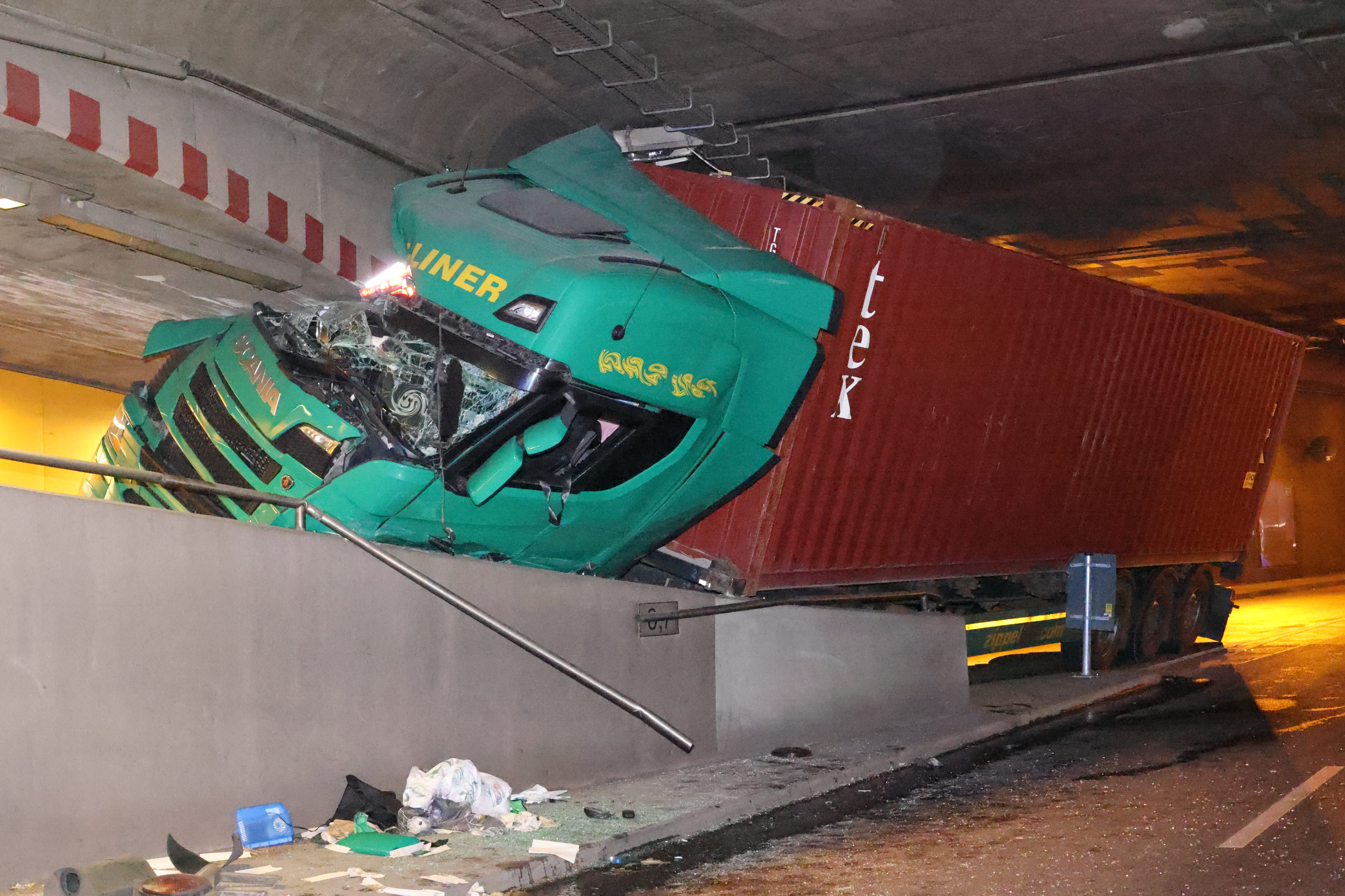 Image - Chaos im Tiergartentunnel: Erst Lkw-Crash, dann technische Störungen