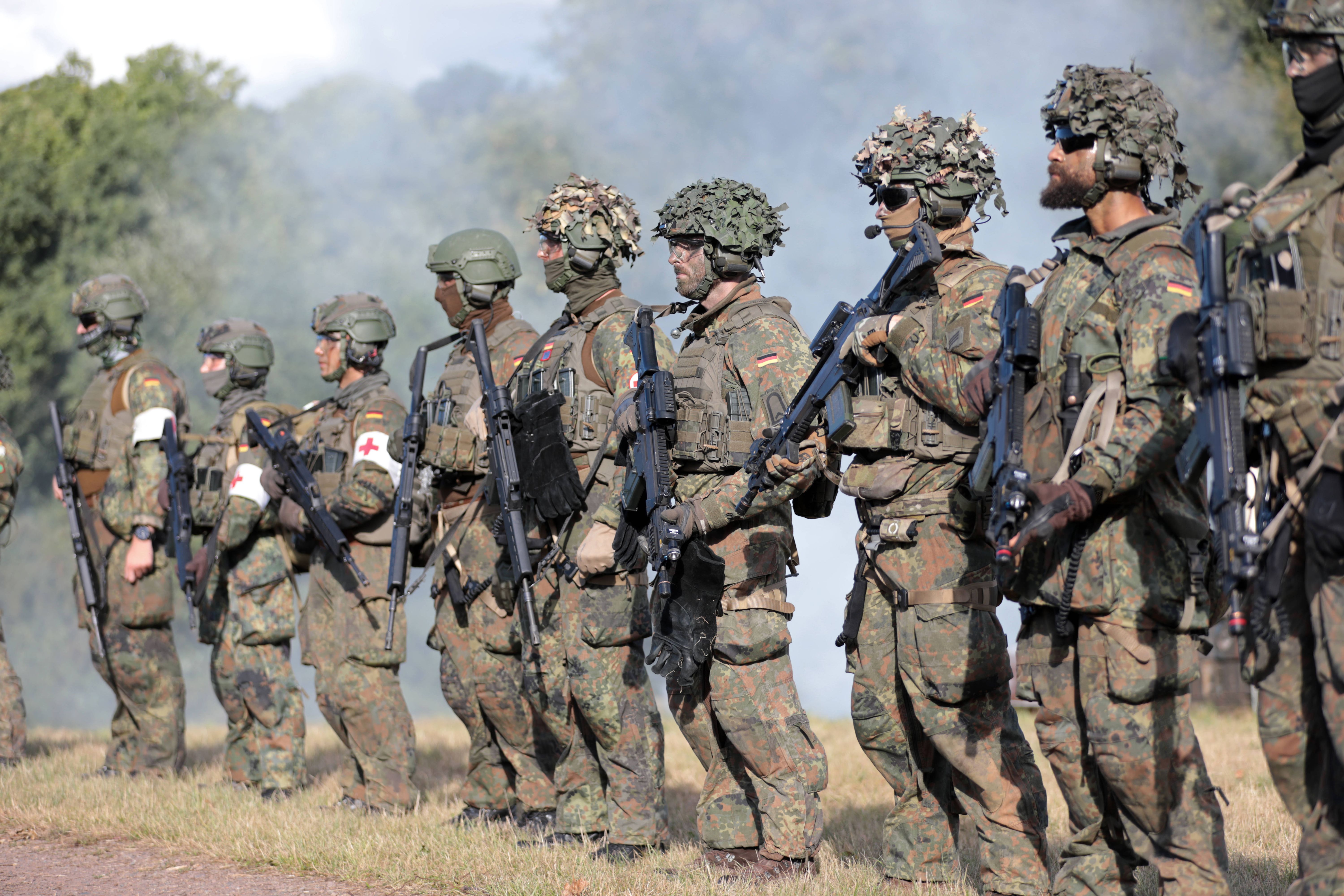 Wehrpflicht zum Frühstück: Zwischen Lachsbrötchen und Landesverteidigung