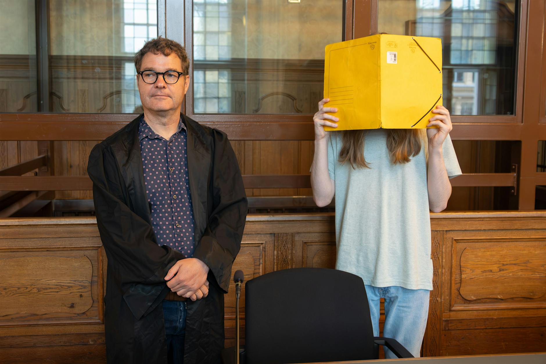 Muttersöhnchen vor Gericht: Nikita ging mit dem Messer auf Mama los!