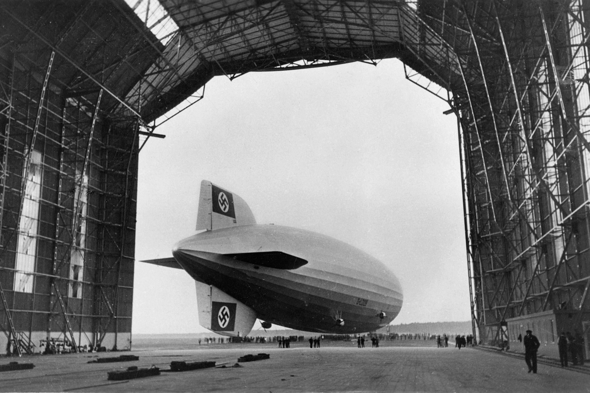 Das Luftschiff LZ 129 Hindenburg im Jahr 1936 in Frankfurt am Main