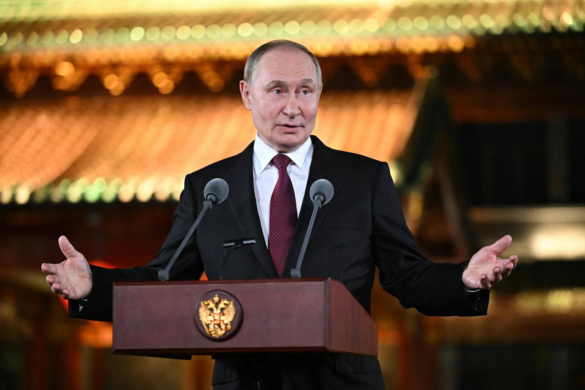 Der russische Präsident Wladimir Putin gab zum Abschluss seiner China-Reise eine Pressekonferenz.