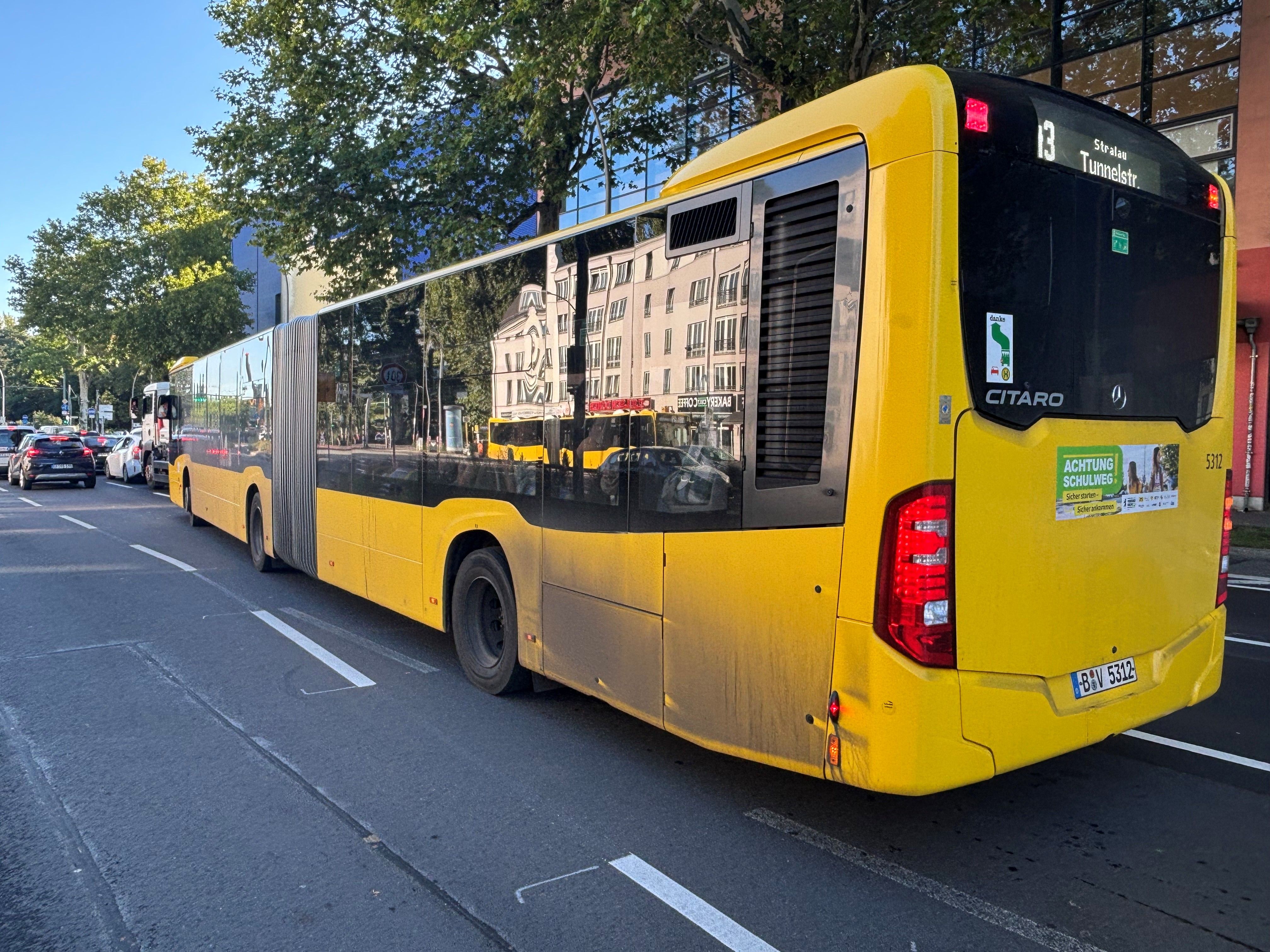 Image - Busse gestrichen: BVG kapituliert vor dem A100-Chaos in Treptow