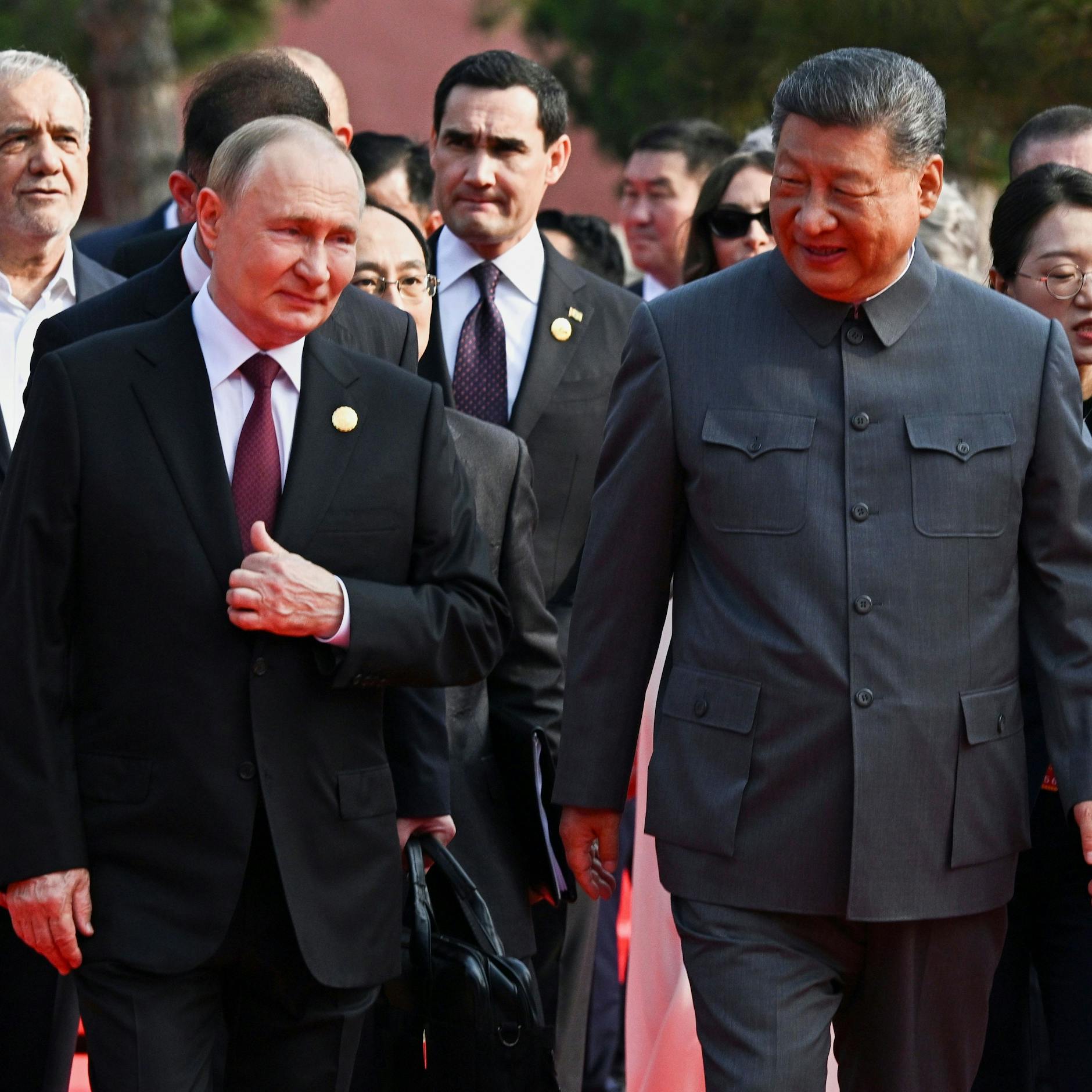 Image - Militärparade in China: Wladimir Putin und Xi Jinping diskutieren über Unsterblichkeit