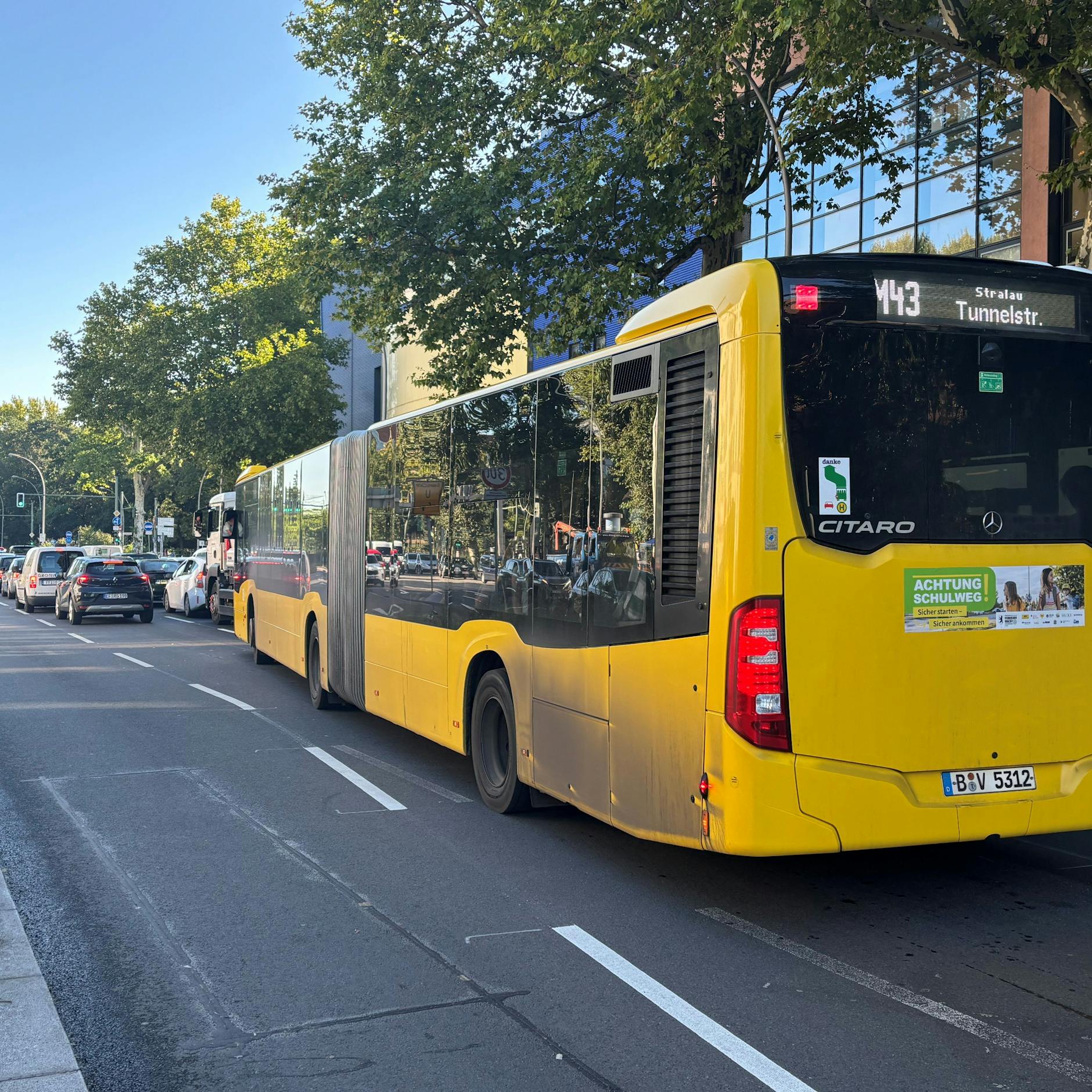 Image - BVG: So leiden Fahrgäste unter dem Chaos an der A100 in Treptow