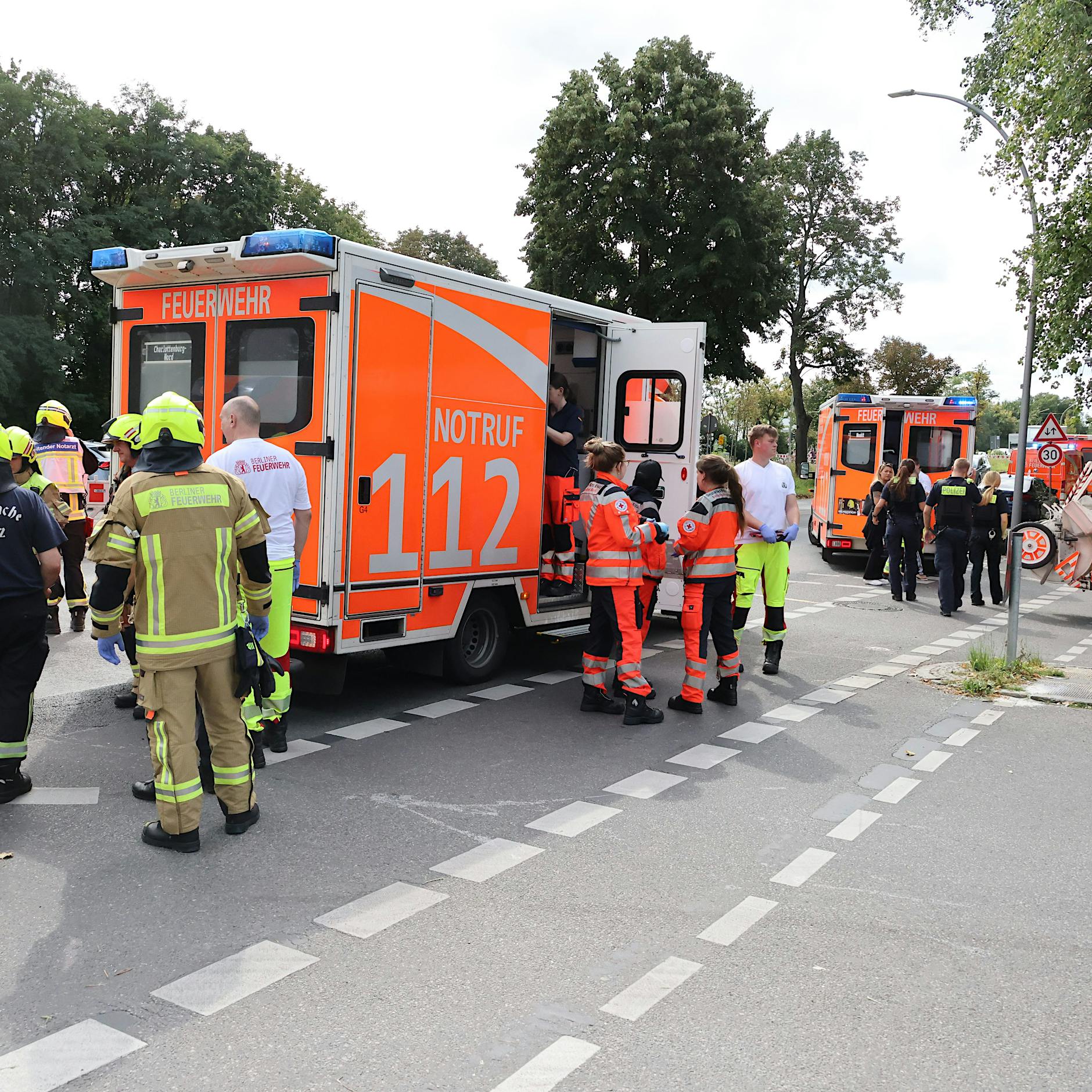 Wedding: Auto fährt in Menschenmenge – Polizei hat Verdacht