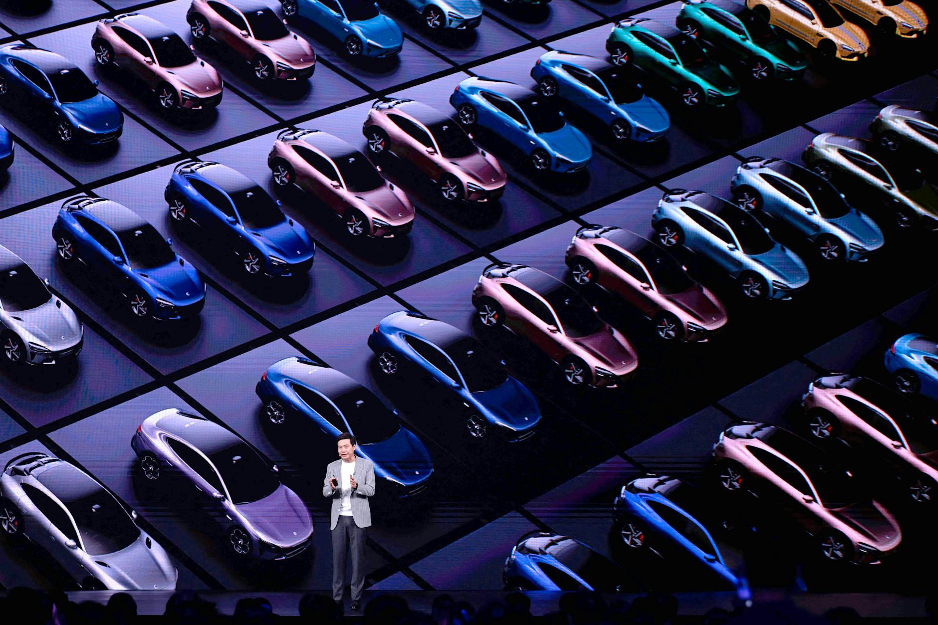 Lei Jun, Vorstandsvorsitzender und CEO des chinesischen Elektronikunternehmens Xiaomi, stellt am 26. Juni 2025 in Peking das Auto Xiaomi YU7 bei einer Launch-Veranstaltung vor.