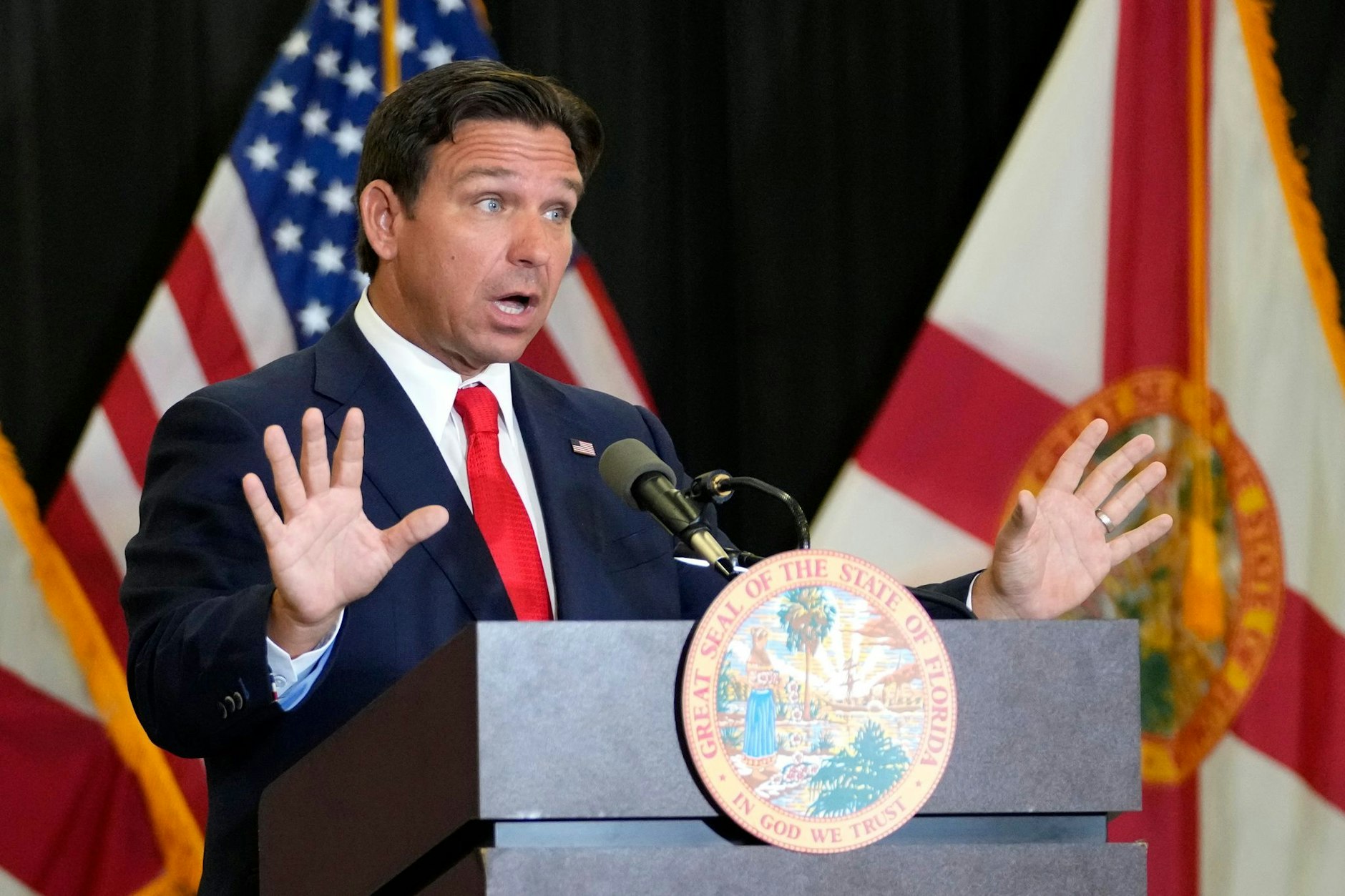 Floridas Gouverneur Ron DeSantis will Impfvorgaben im US-Bundesstaat Florida aussetzten.