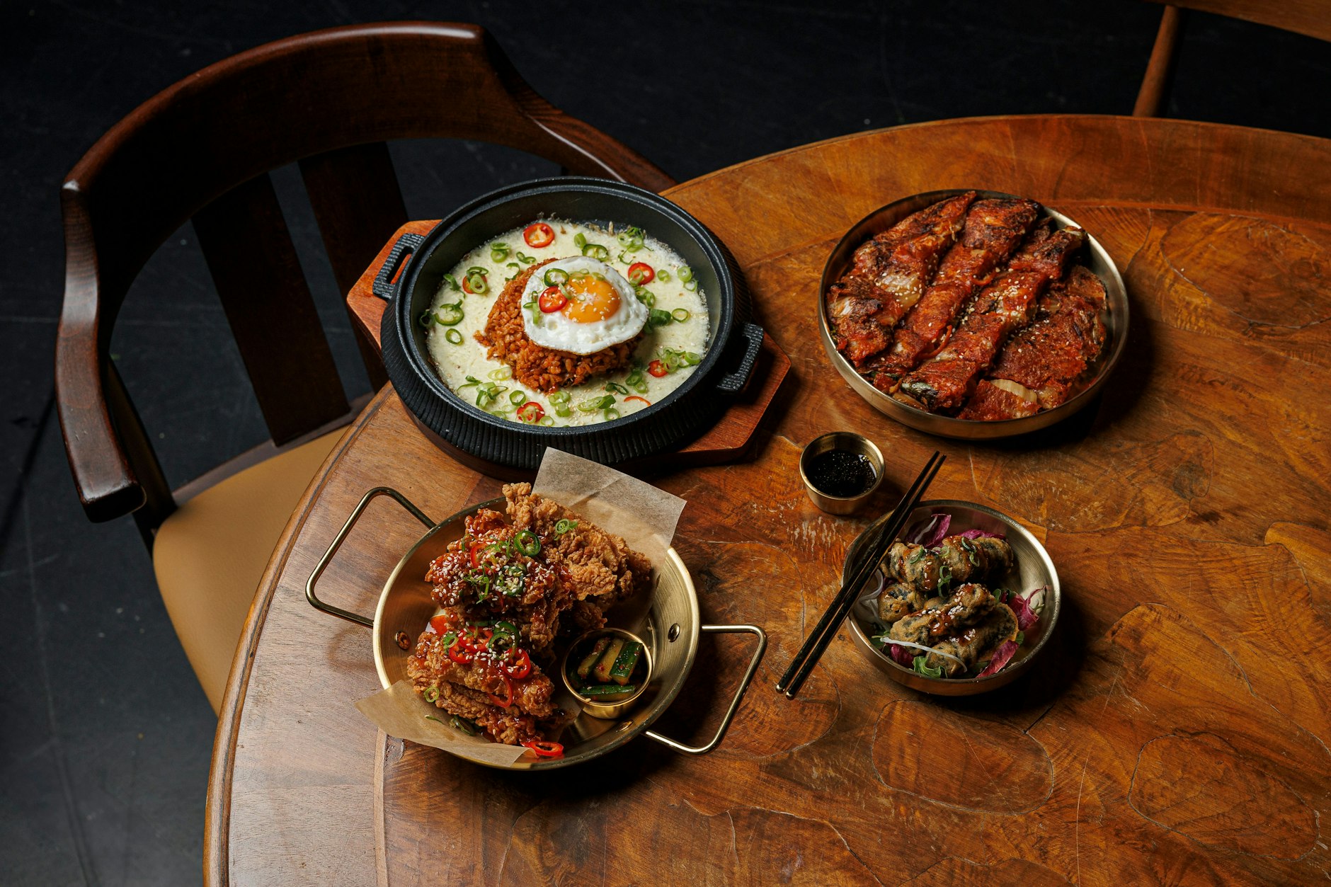 À table! In der Kalle Halle in Neukölln gibt es unter anderem klassisches koreanisches Barfood.