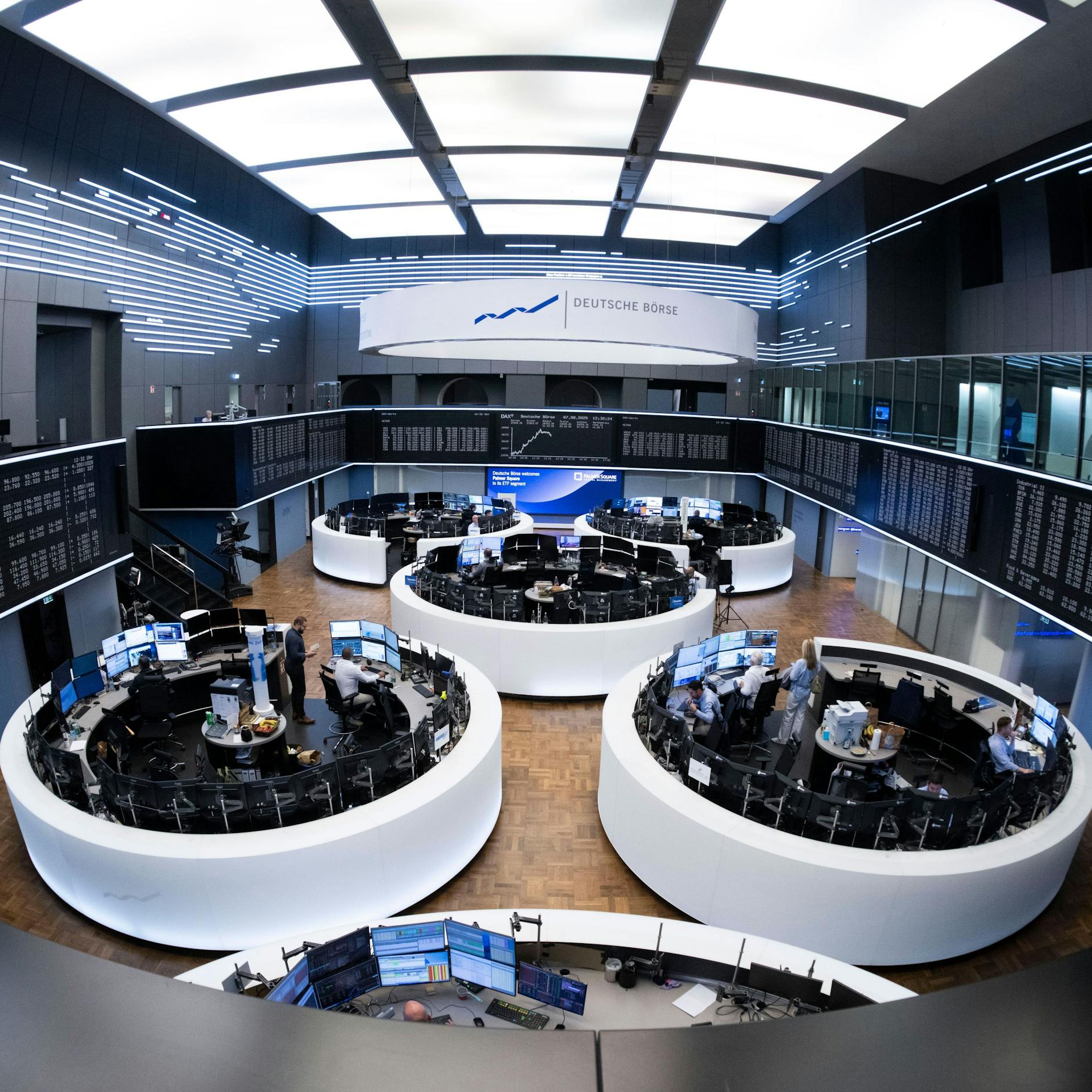 Image - Porsche fliegt aus dem Dax: Deutsche Autobauer in der Krise