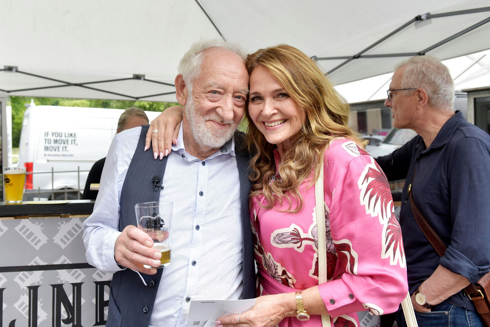 Dieter Hallervorden mit Ehefrau Christiane Zander. 2022 heiratete Hallervorden die Ex-Stuntfrau nach 15 gemeinsamen Jahren. Für Hallervorden ist es die dritte Ehe!