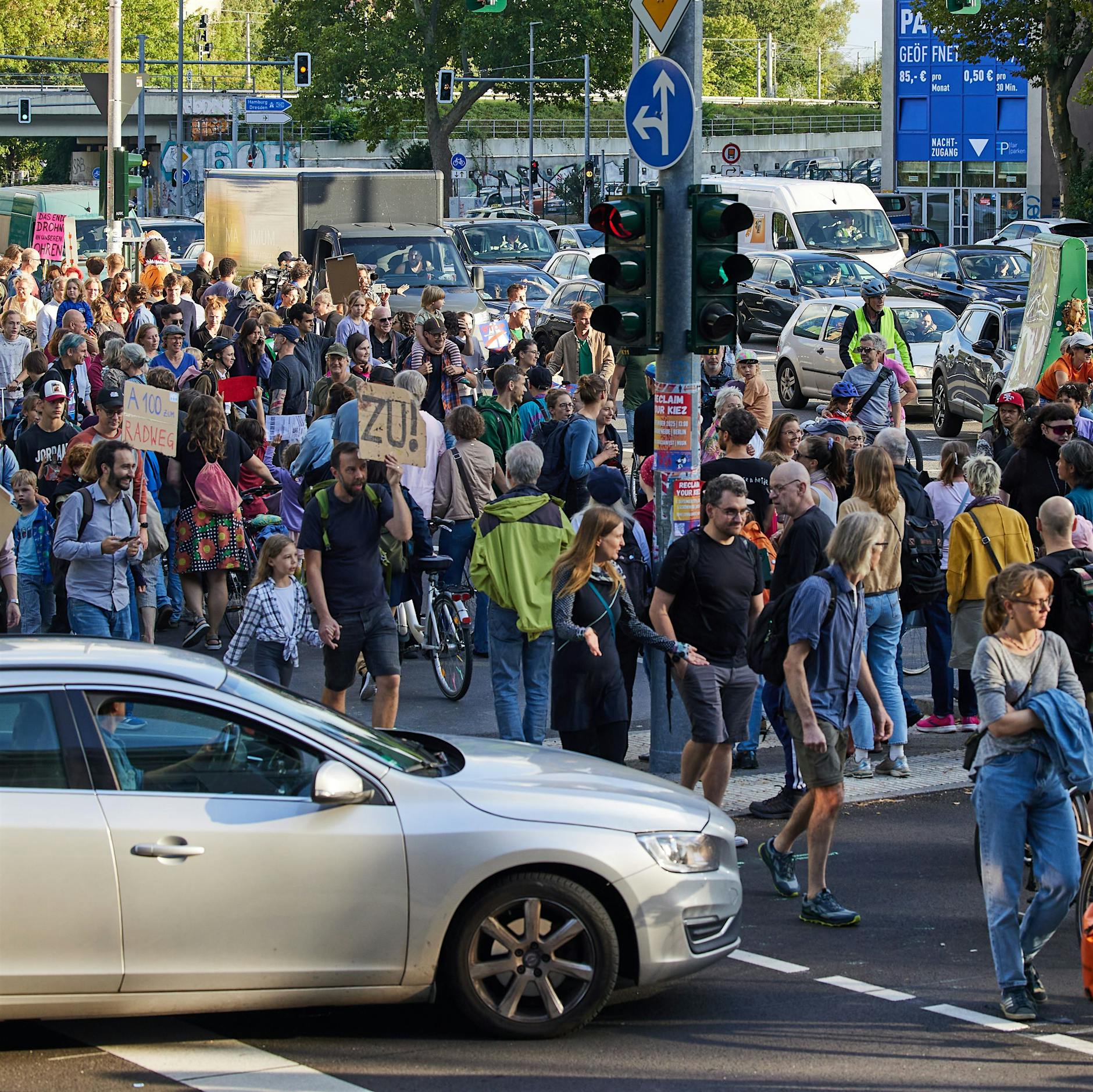 Heftige Proteste gegen A100: Autobahn-Gegner sorgen für noch mehr Stau
