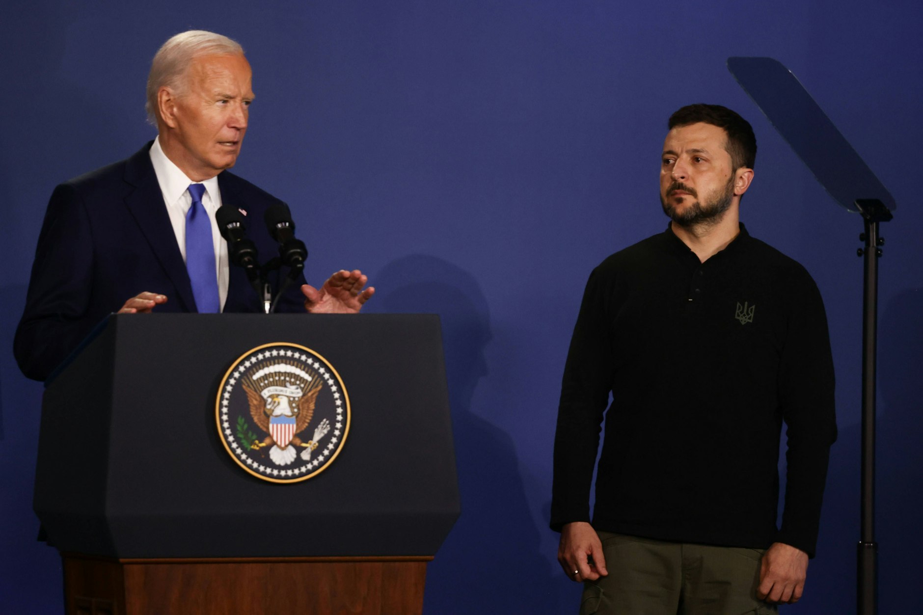 Der damalige US-Präsident Joe Biden und der ukrainische Präsident Wolodymyr Selenskyj&nbsp; auf dem Nato-Gipfel in Washington im Juli 2024